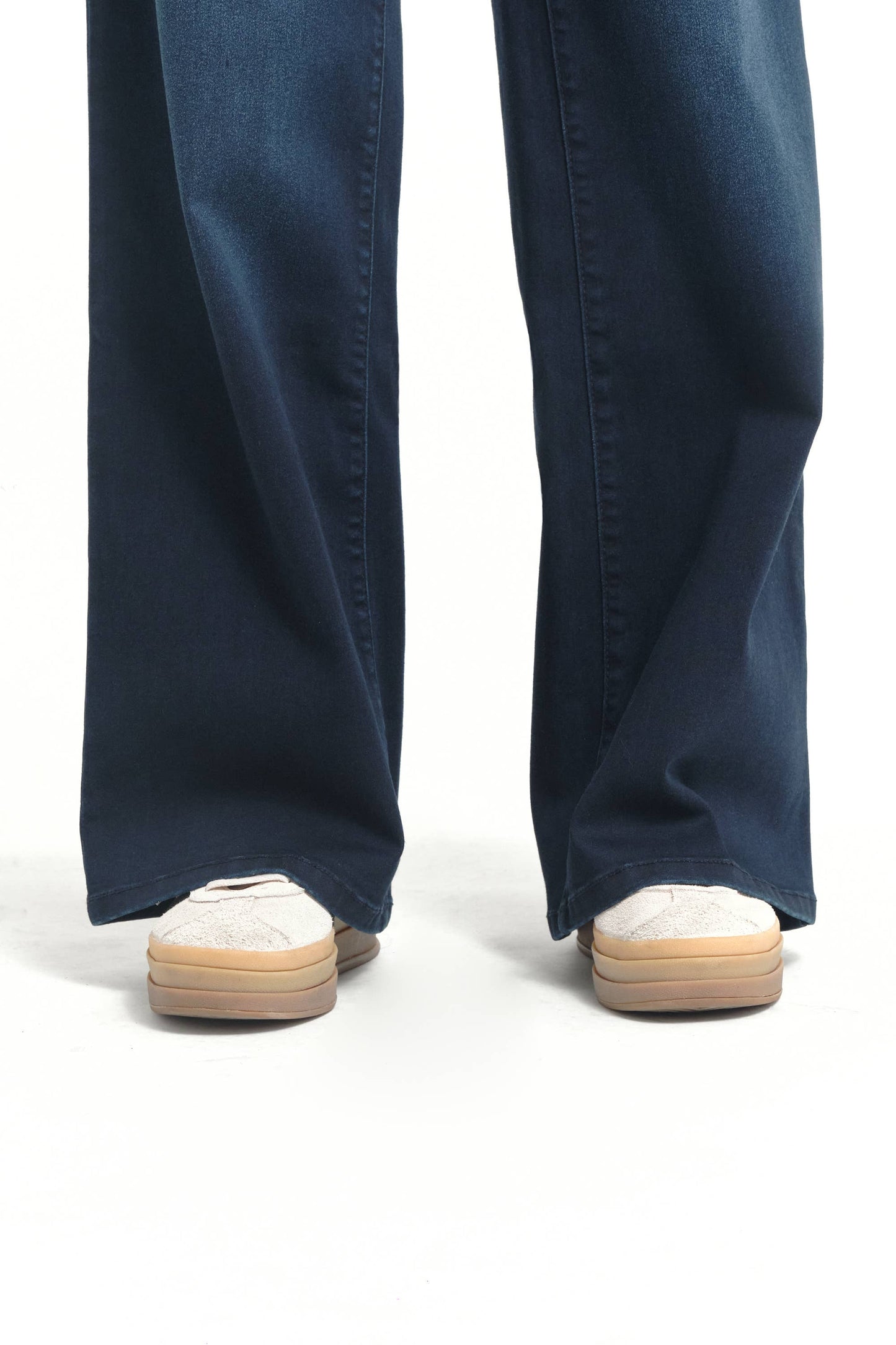 1822 Denim - Maternity 32" Better Butter Wide Leg Jean in Yanique