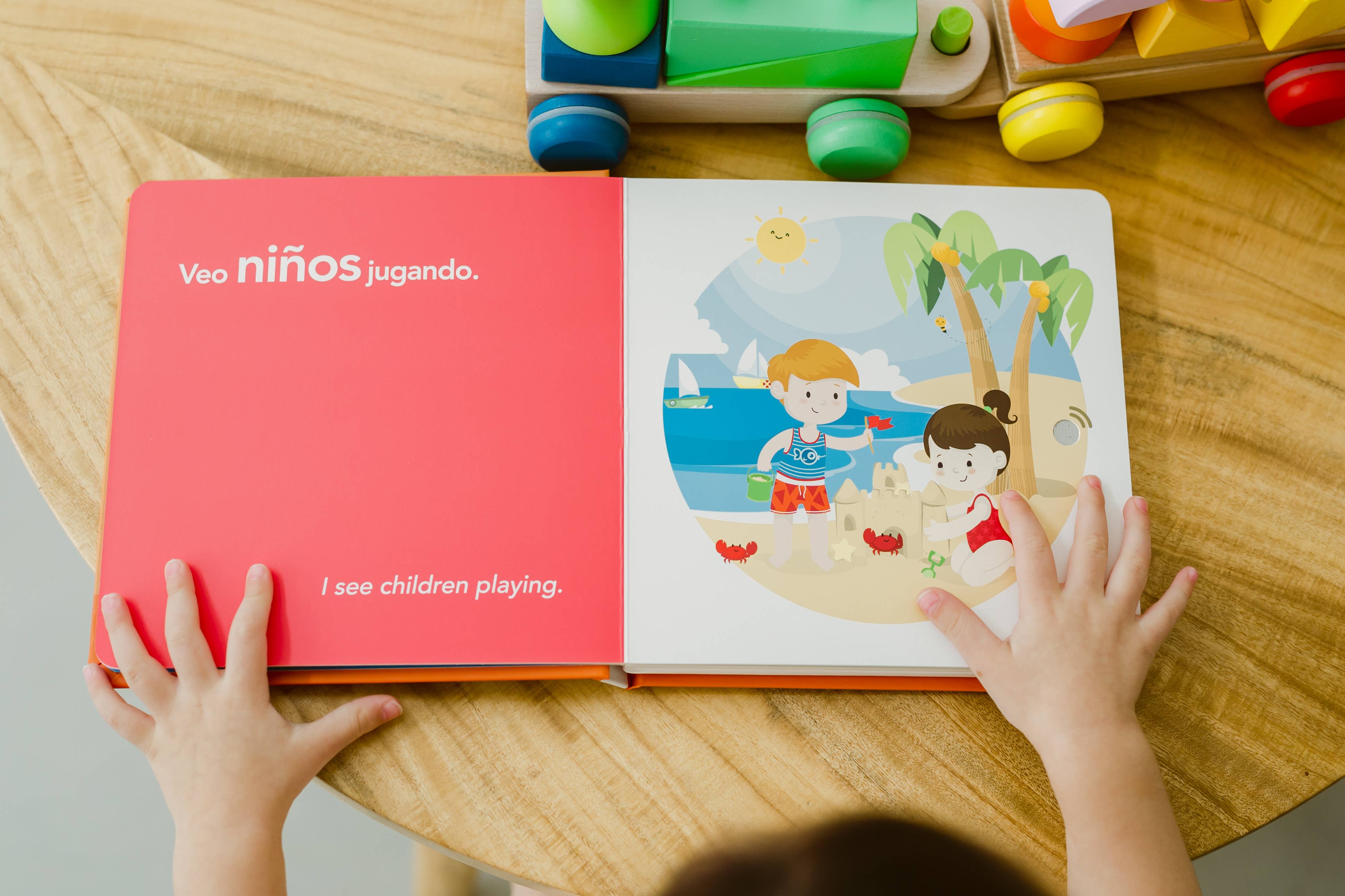 Image of Bilingual Sound Book: Beach Sounds