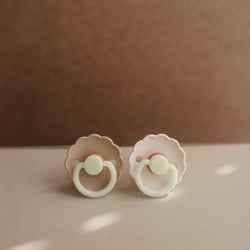 Image of FRIGG Daisy Night Natural Rubber Pacifier 2-Pack