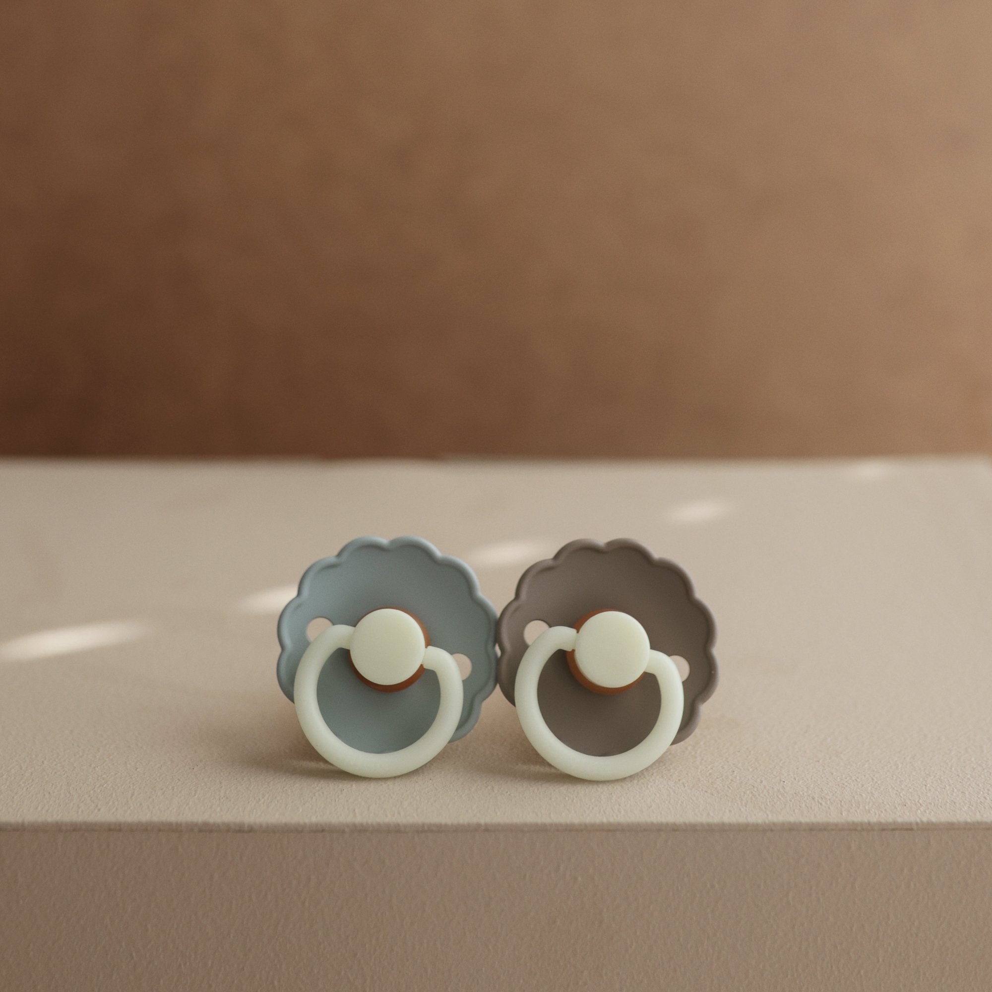 Image of FRIGG Daisy Night Natural Rubber Pacifier 2-Pack