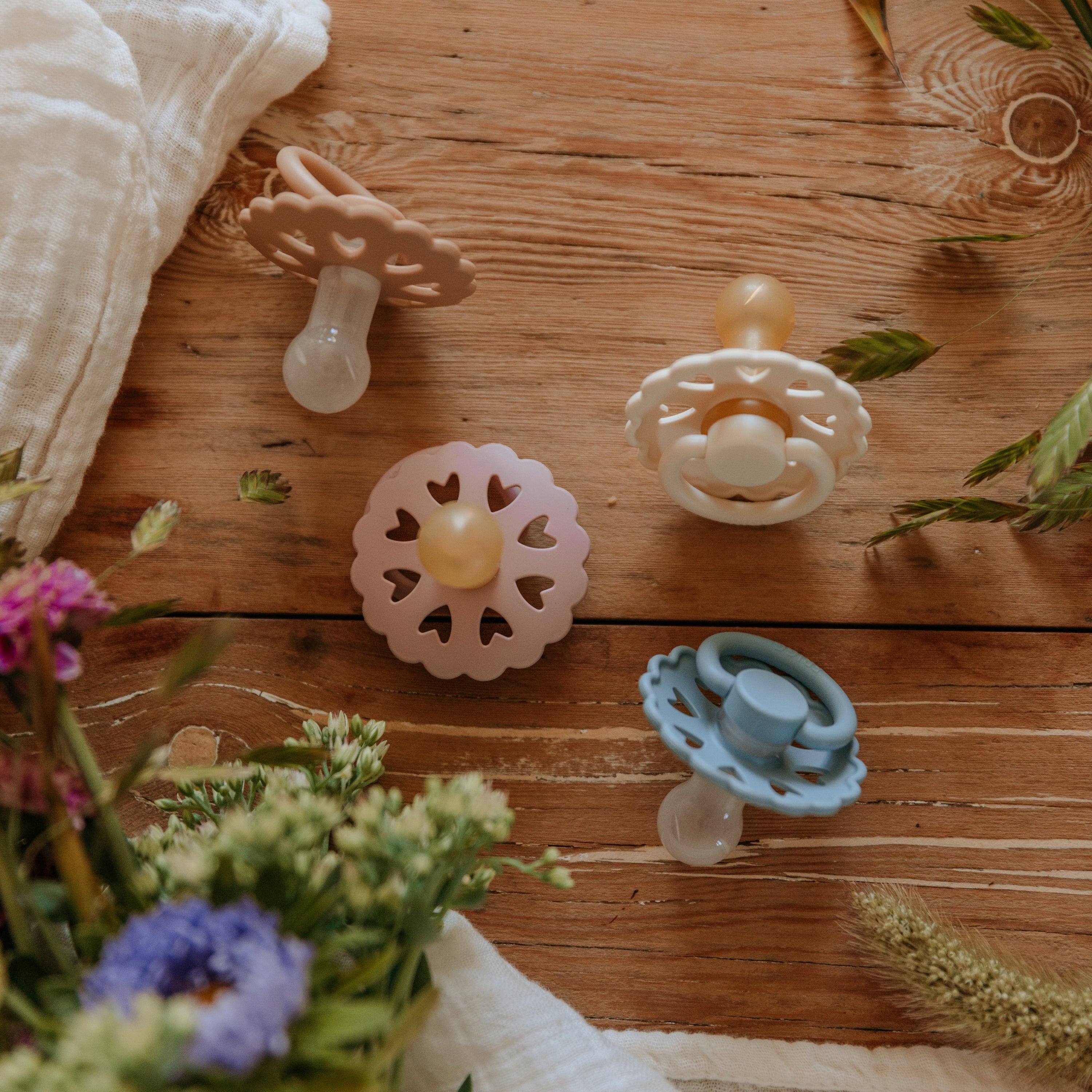 Image of FRIGG Andersen Fairytale Natural Rubber Pacifier 2-Pack