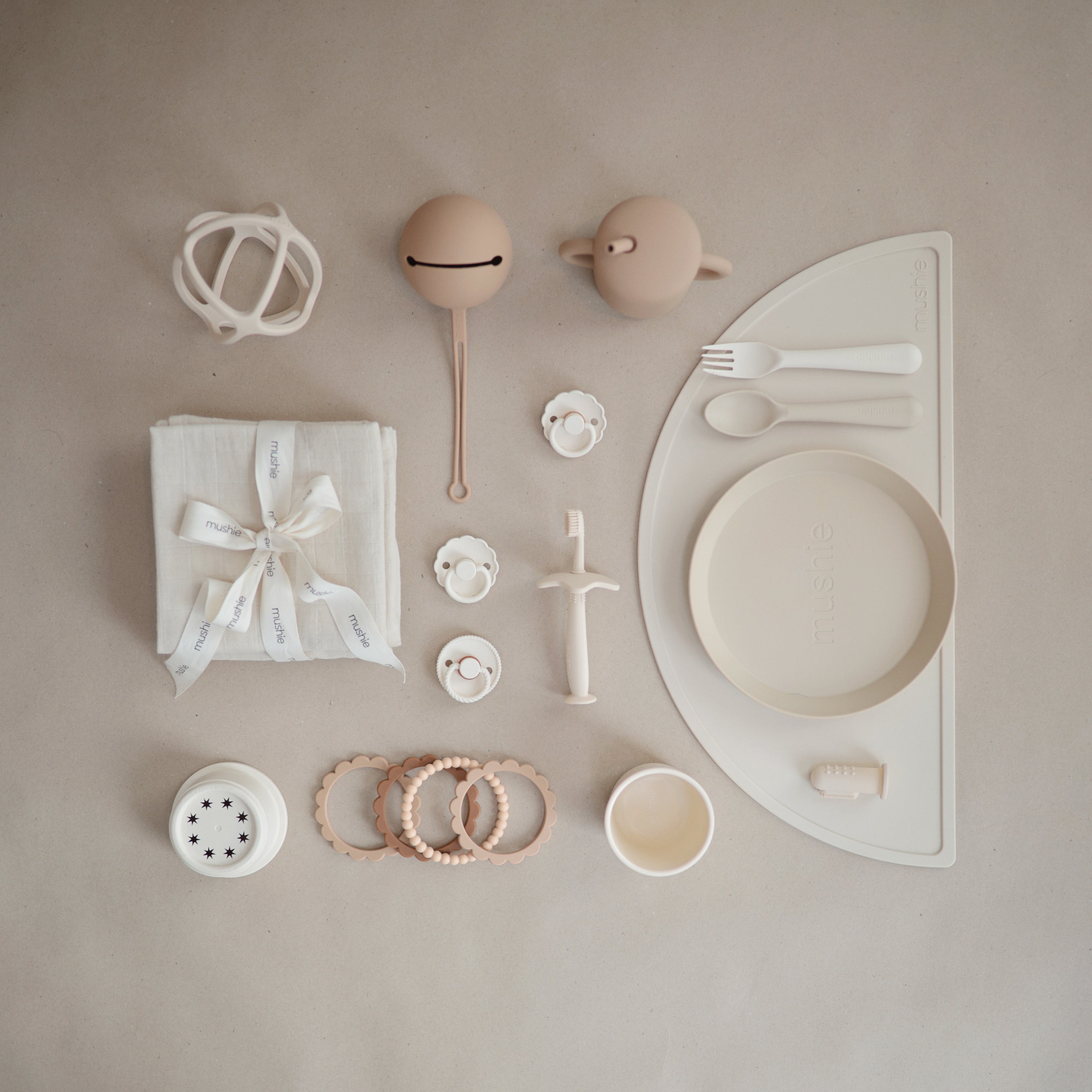 Image of Round Dinnerware Plates, Set of 2