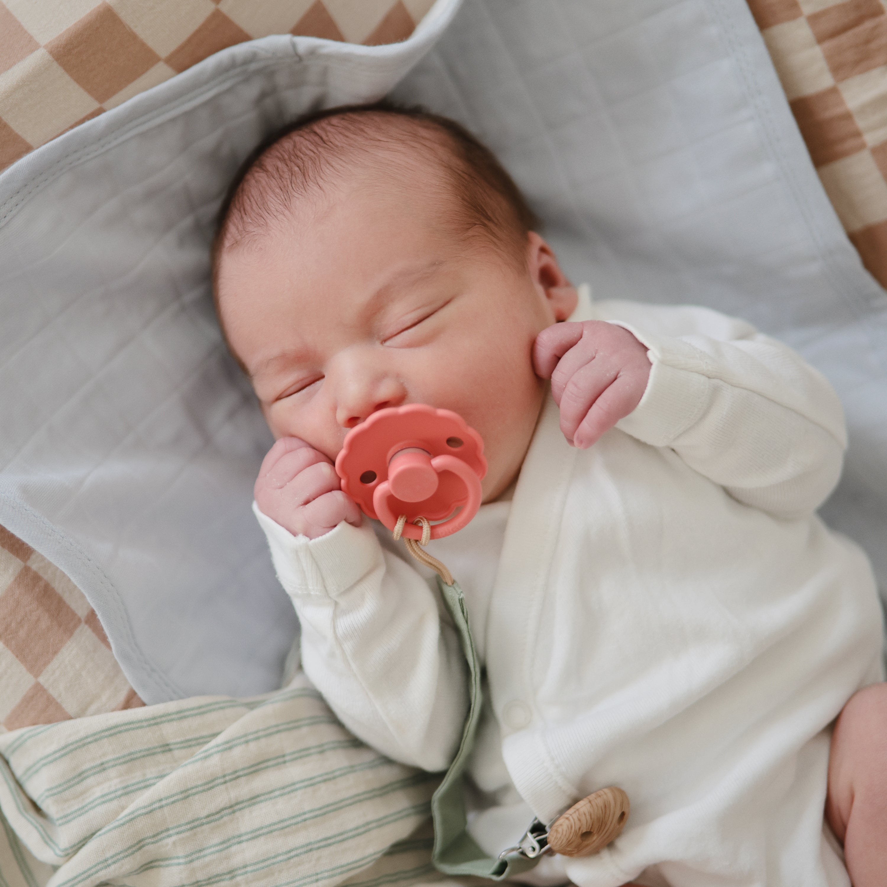 Image of FRIGG Daisy Natural Rubber Pacifier 2-Pack