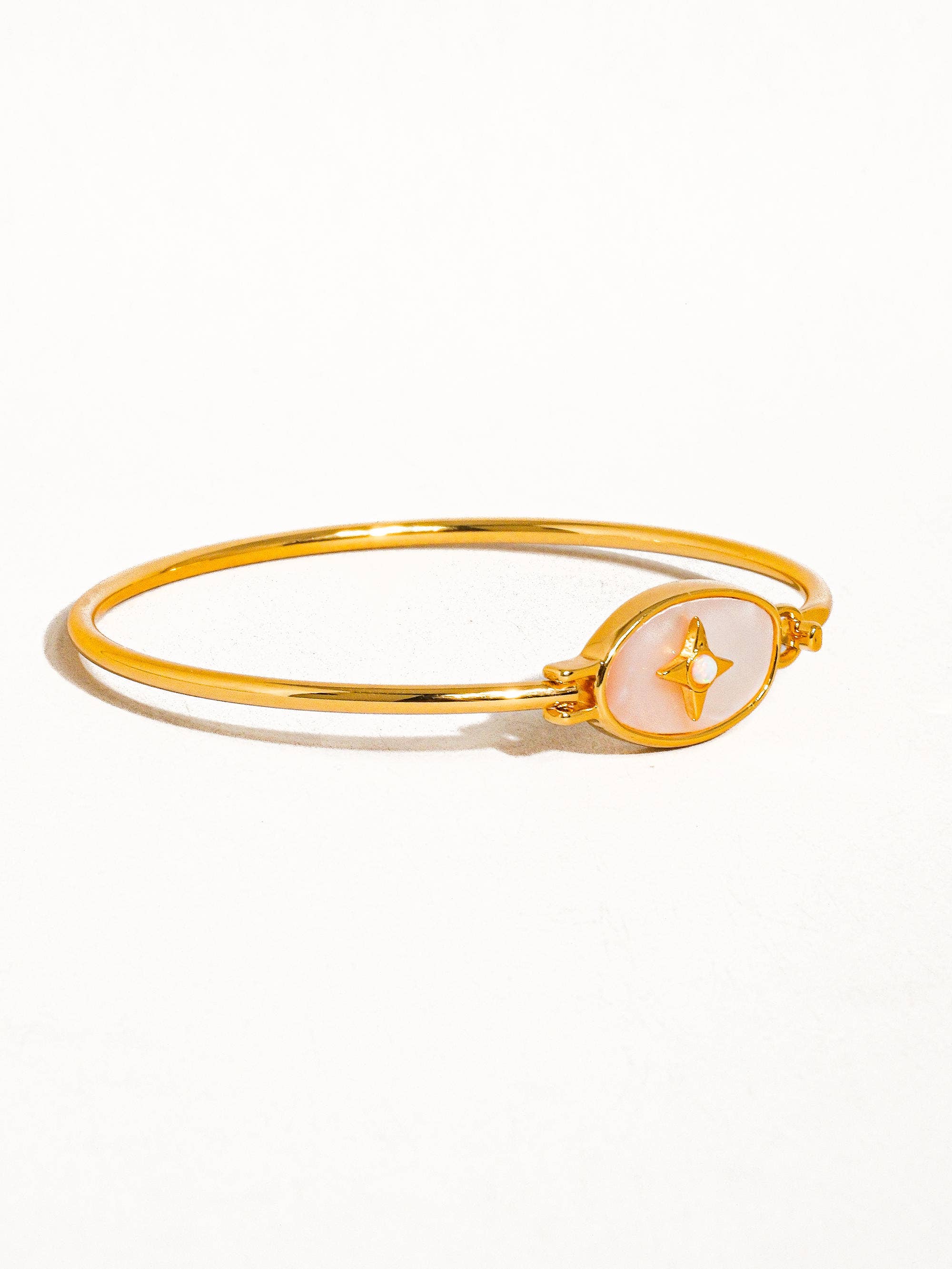 Image of Aileen 18K Gold Vintage Star Shell Bangle