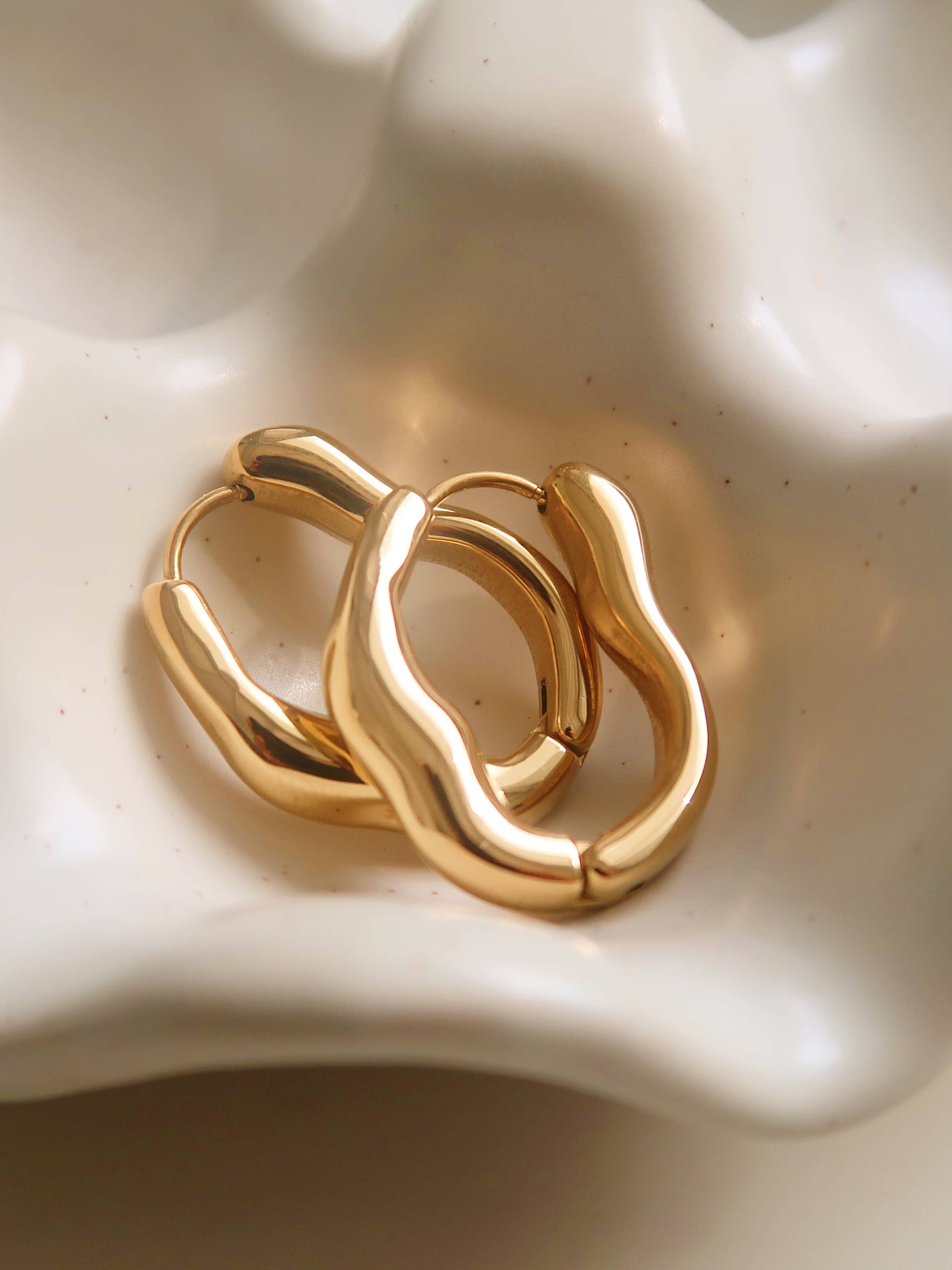 Flânerie by MAIQ - Darcy 18K Gold Non-Tarnish Oval Hoop Earring