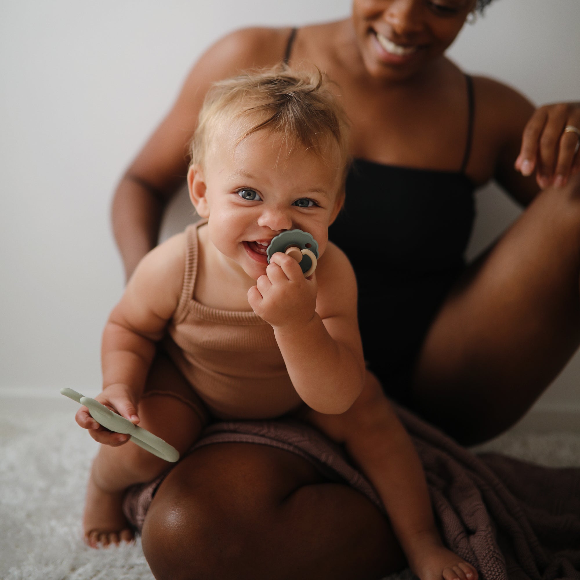 Image of FRIGG Daisy Natural Rubber Pacifier 2-Pack