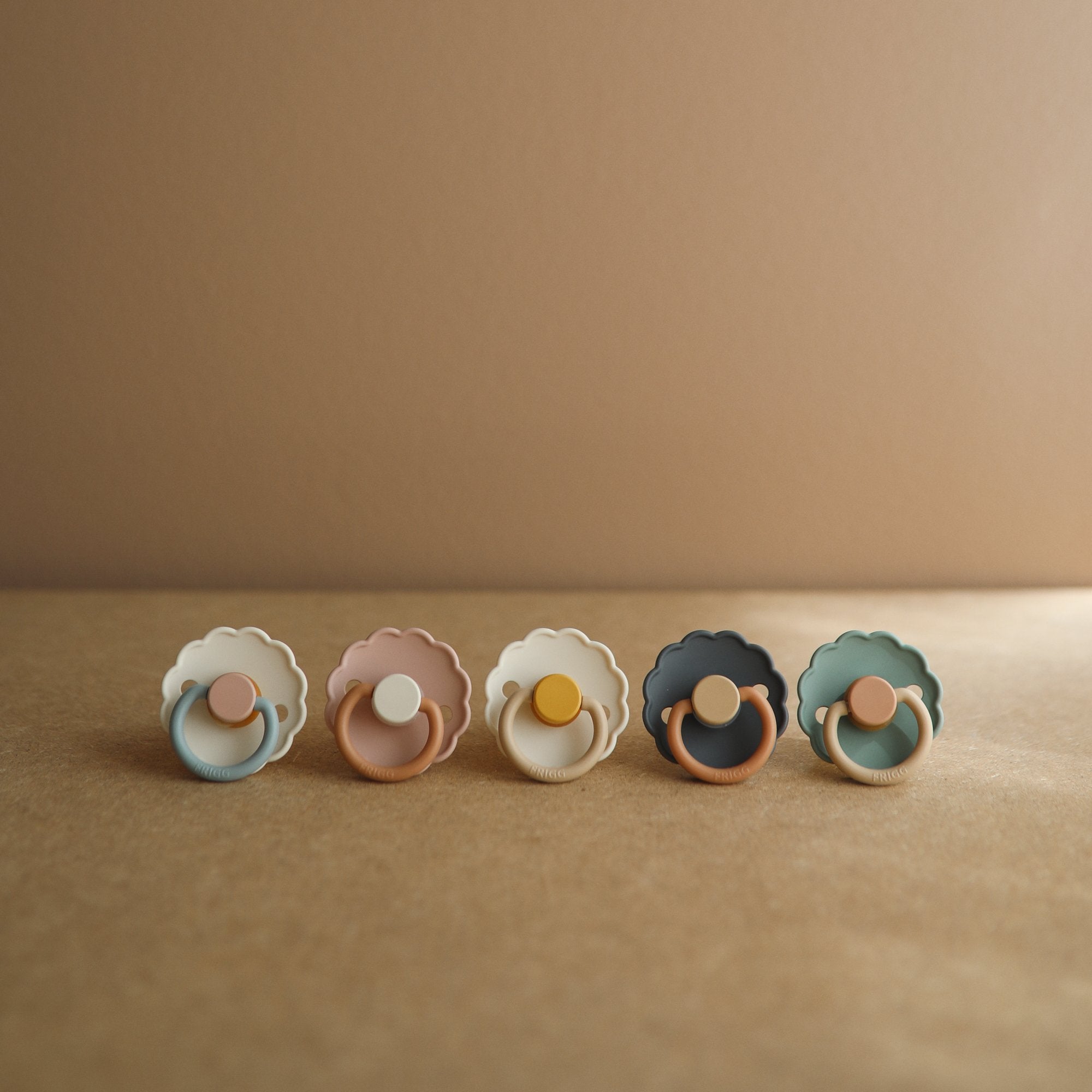 Image of FRIGG Daisy Natural Rubber Pacifier 2-Pack