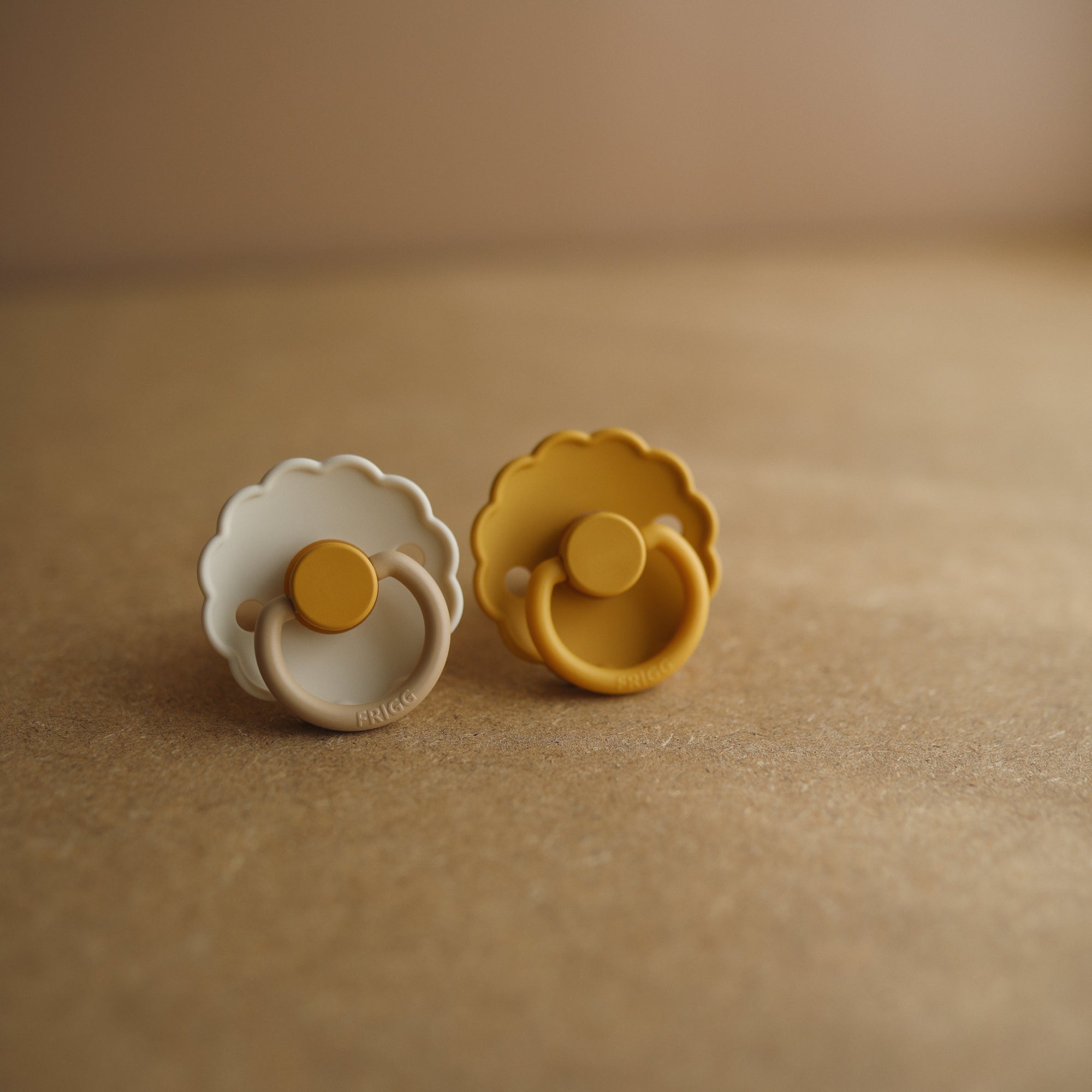 Image of FRIGG Daisy Natural Rubber Pacifier 2-Pack