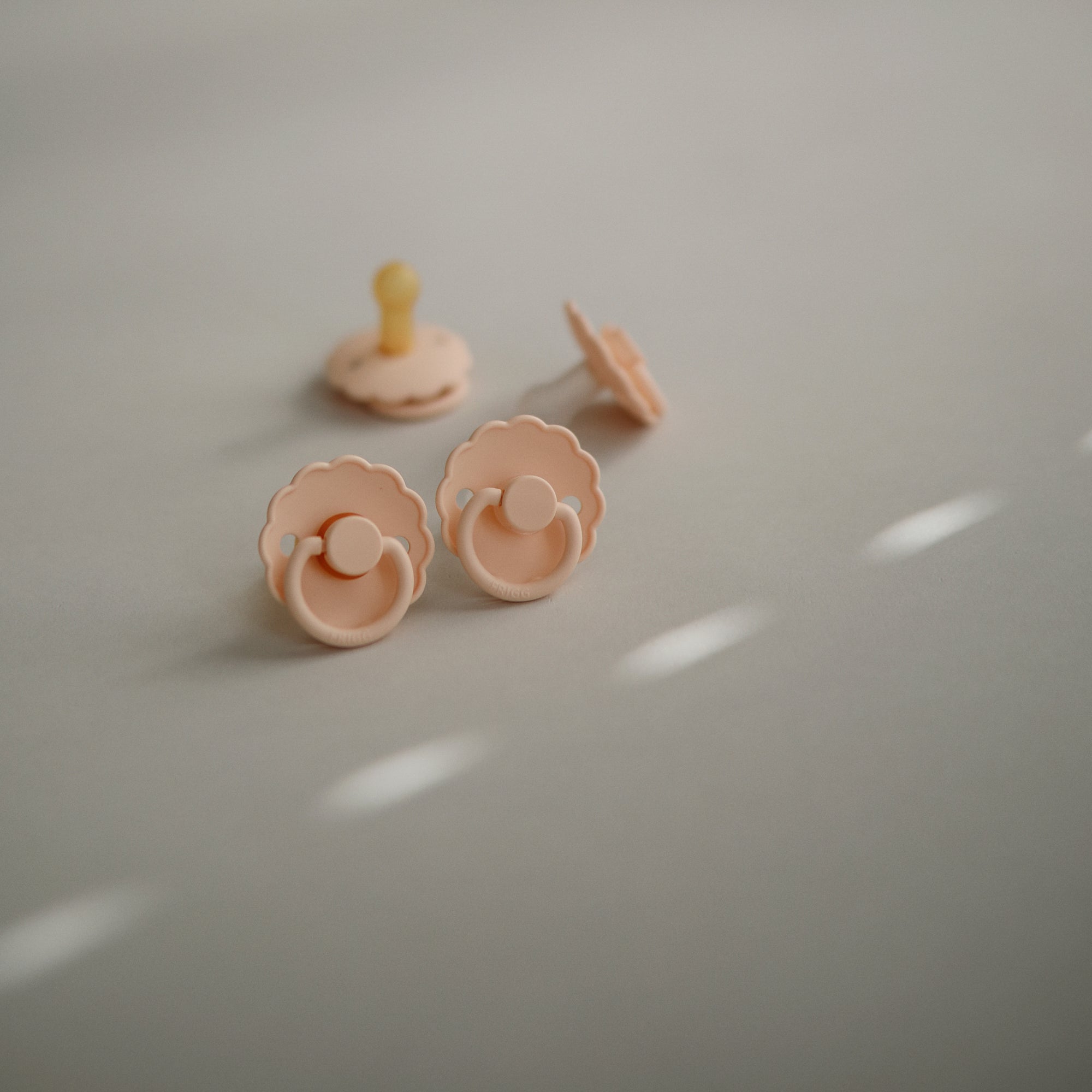 Image of FRIGG Daisy Silicone Pacifier 2-Pack