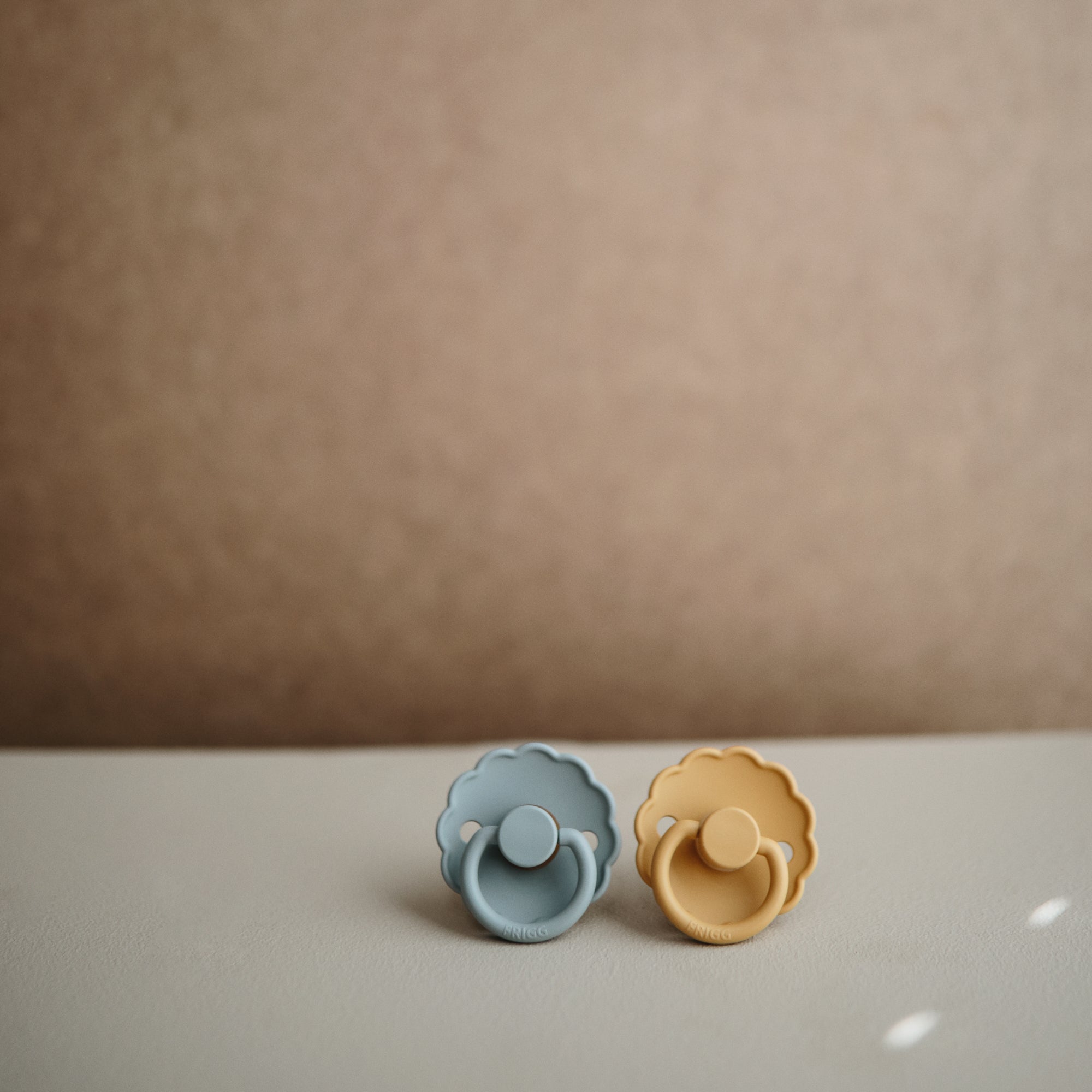 Image of FRIGG Daisy Natural Rubber Pacifier 2-Pack