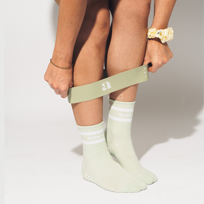 Après Beauty - Pilates Grip Socks: Sage Green