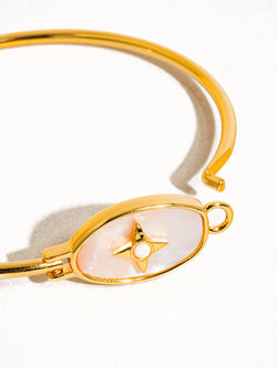 Image of Aileen 18K Gold Vintage Star Shell Bangle