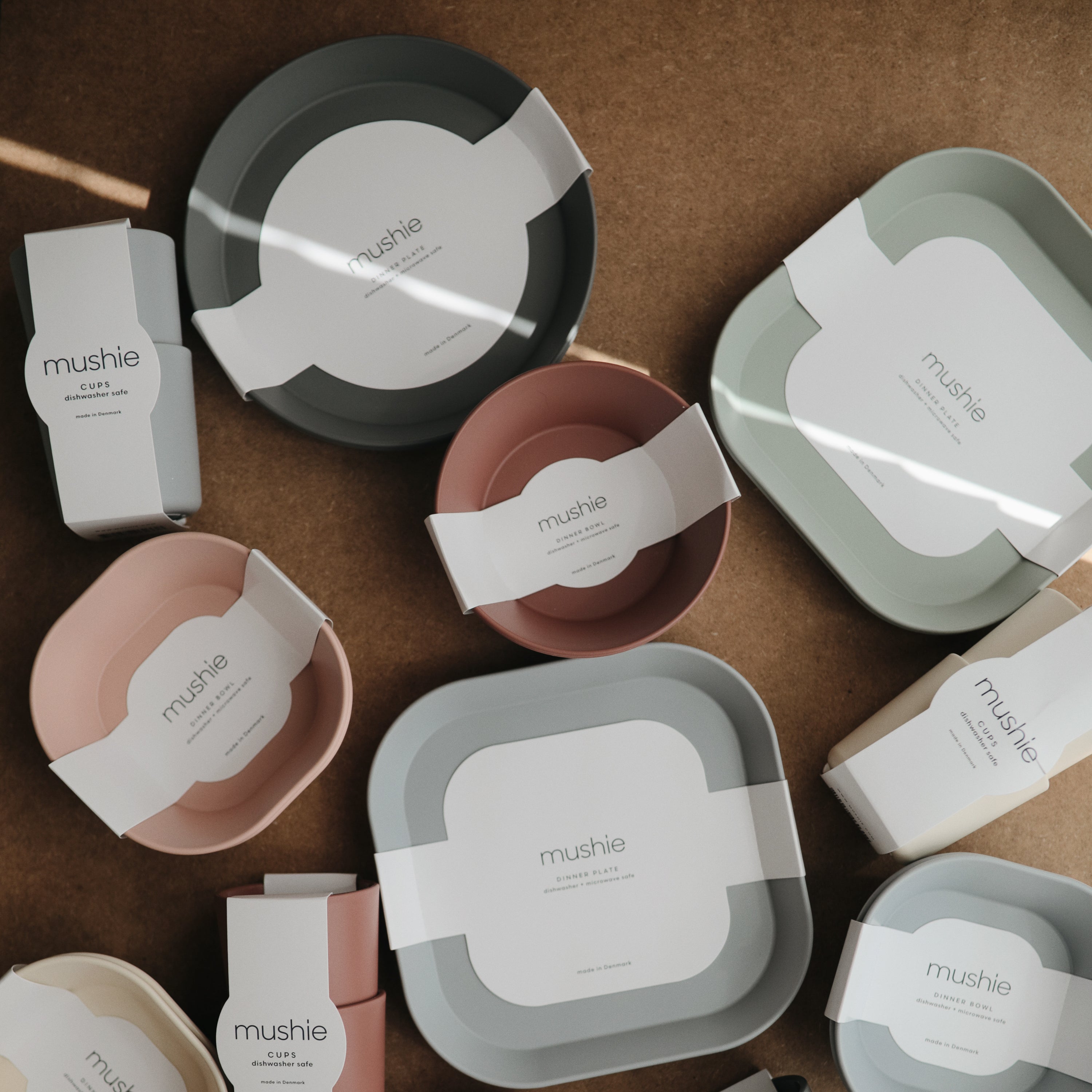 Image of Round Dinnerware Plates, Set of 2