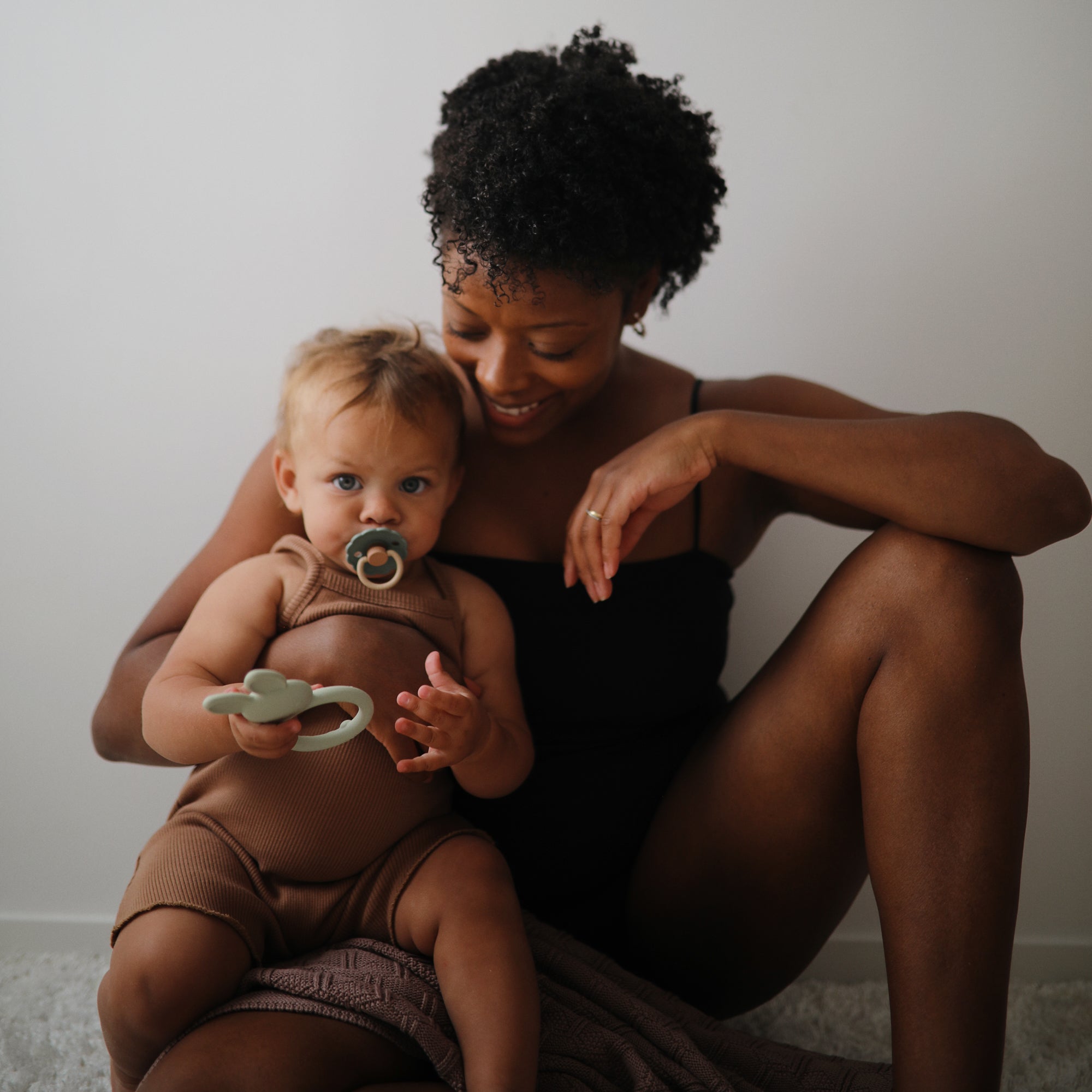 Image of FRIGG Daisy Natural Rubber Pacifier 2-Pack