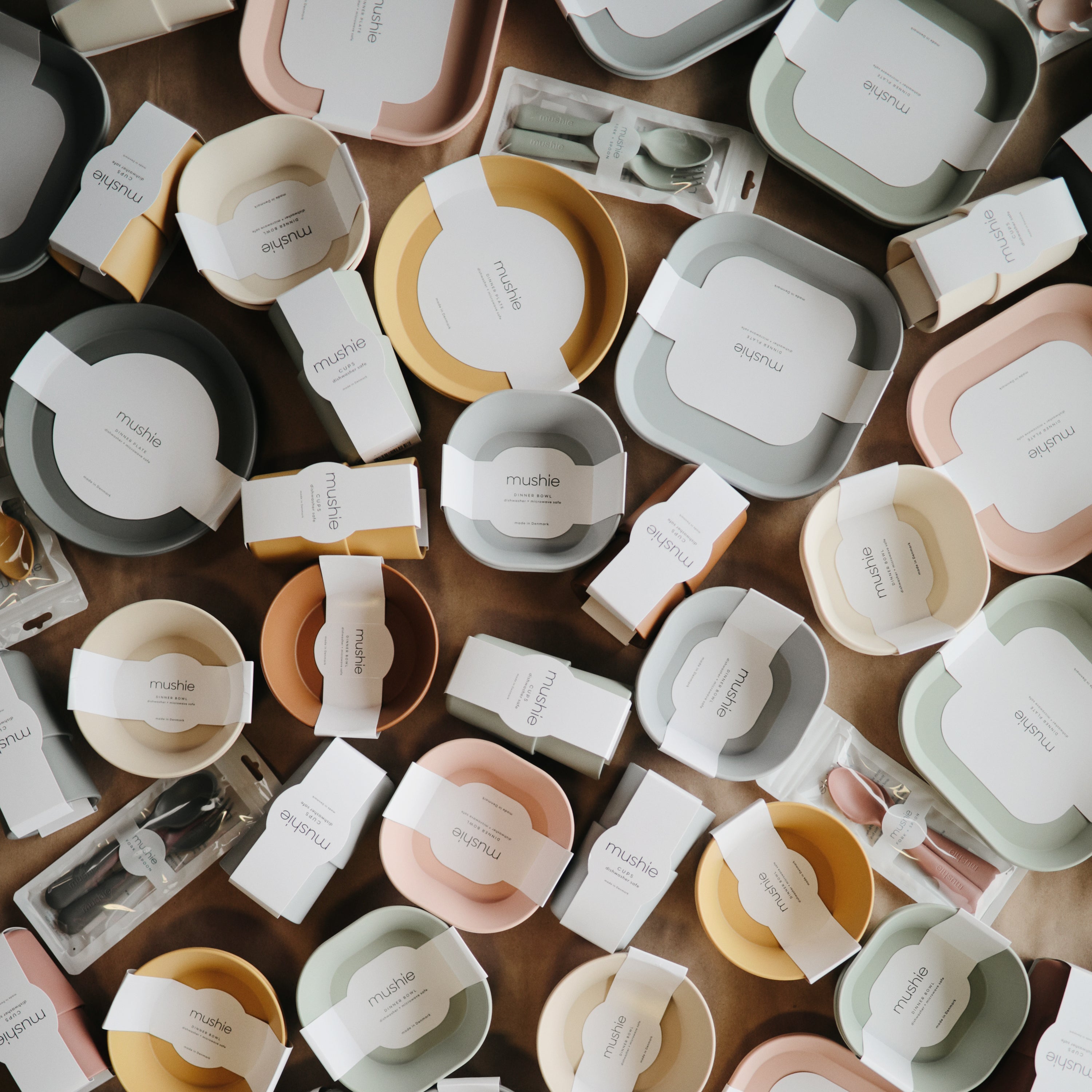 Image of Round Dinnerware Plates, Set of 2