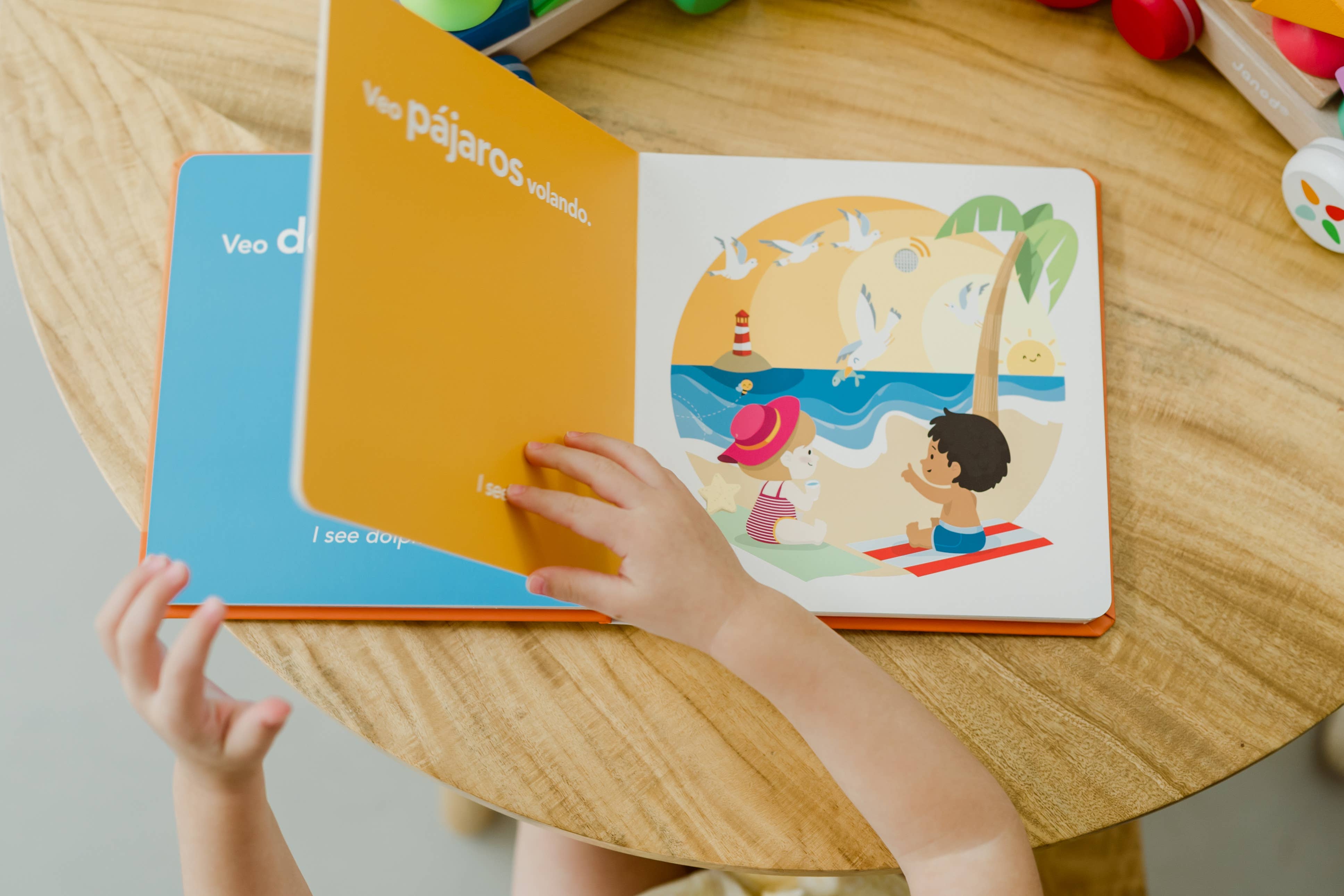 Bilingual Sound Book: Beach Sounds
