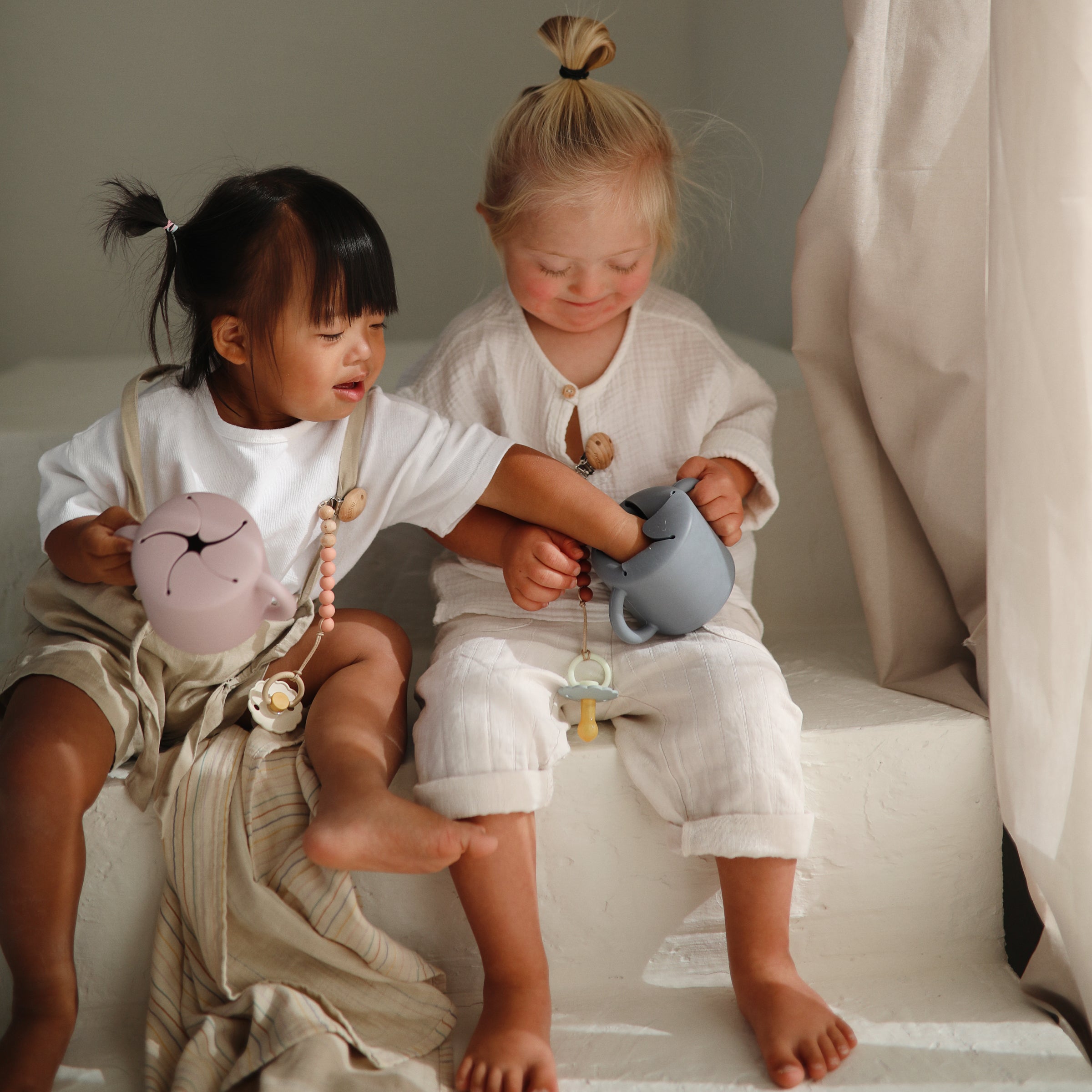 Image of FRIGG Daisy Night Natural Rubber Pacifier 2-Pack