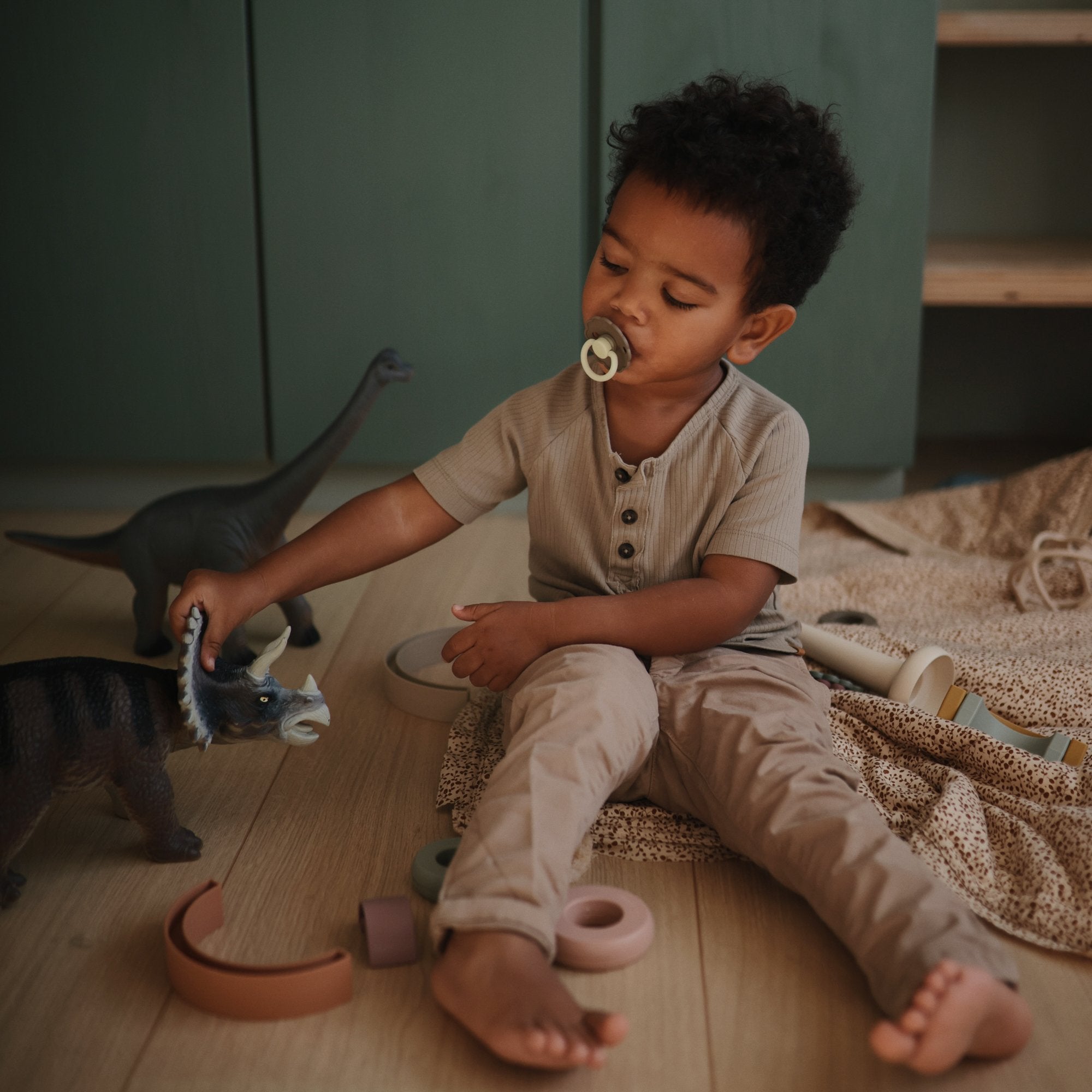 Image of FRIGG Daisy Night Natural Rubber Pacifier 2-Pack