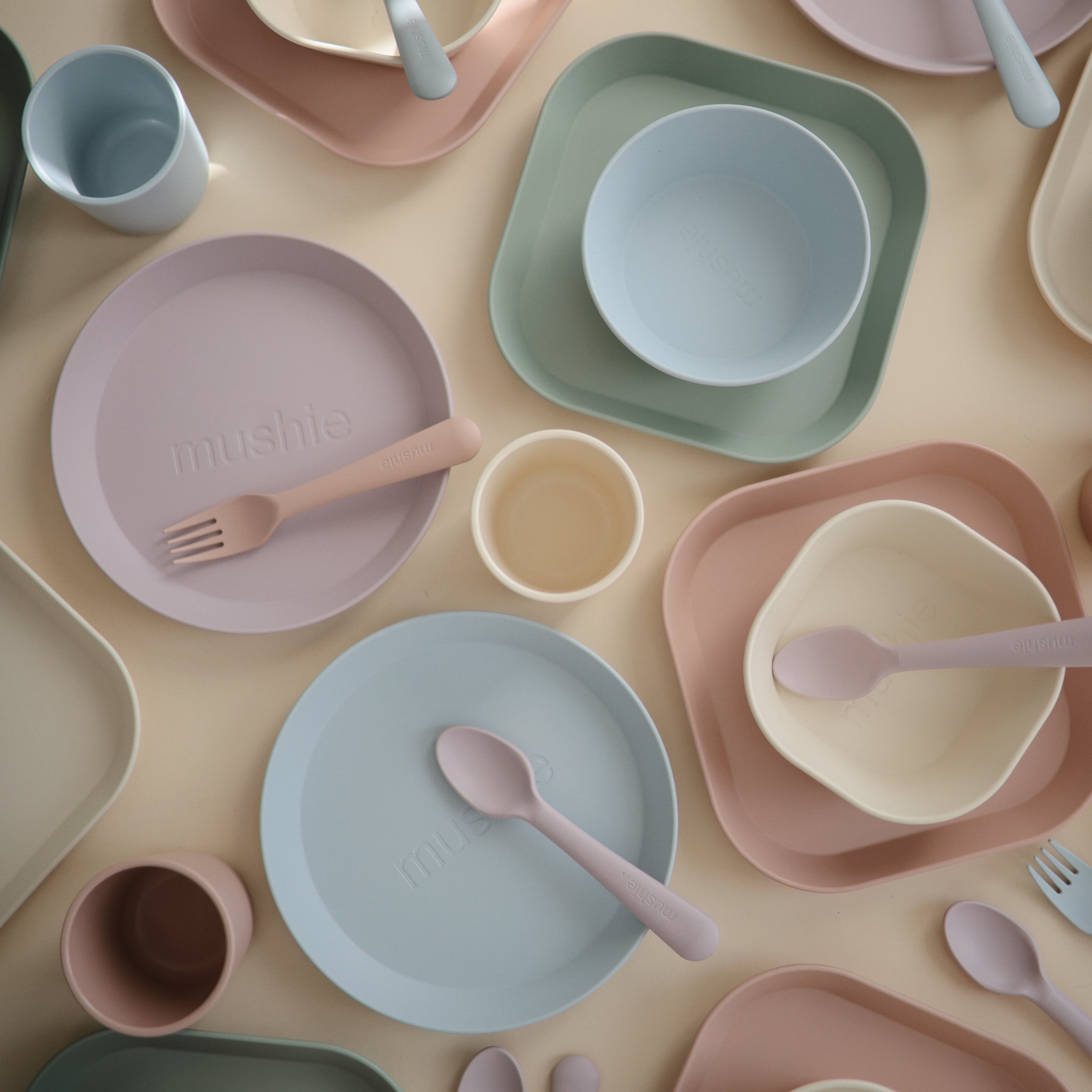 Image of Round Dinnerware Plates, Set of 2