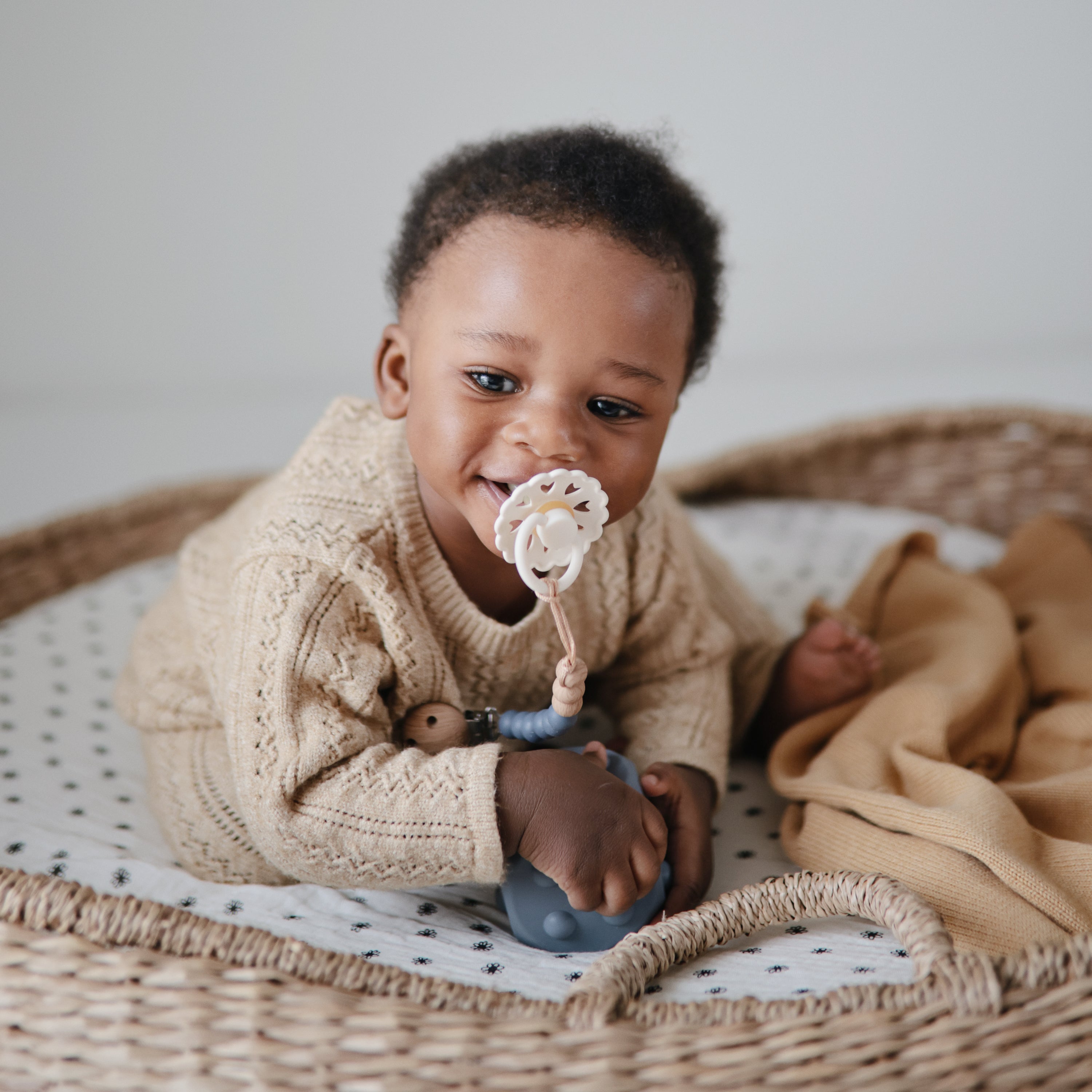 Image of FRIGG Baby's First Pacifier Floral Heart (Cream) 4-Pack