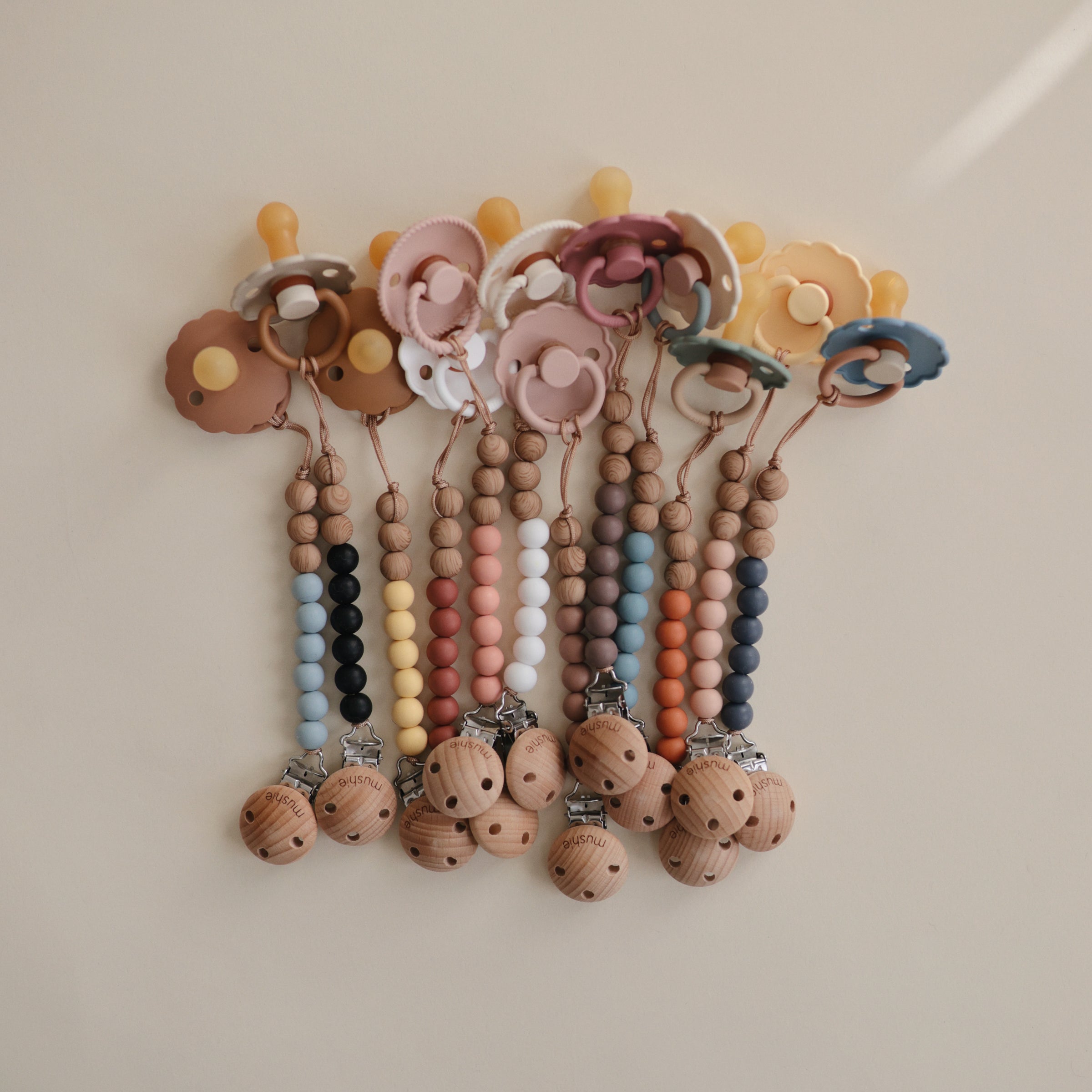 Image of FRIGG Daisy Natural Rubber Pacifier 2-Pack