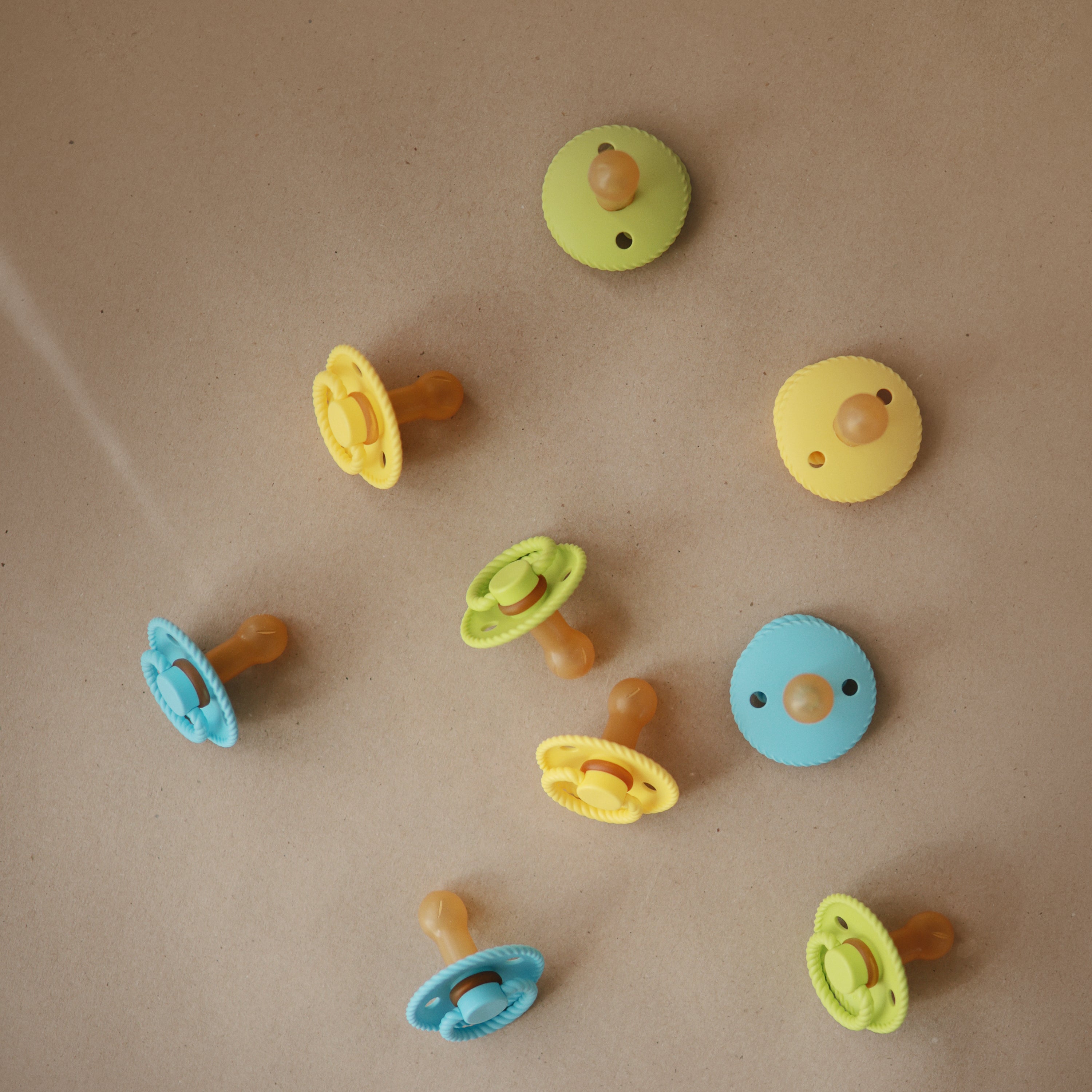 Image of FRIGG Rope/Daisy Silicone Pacifier (Sunflower/Fuchsia) 2-Pack (6-18 Months)