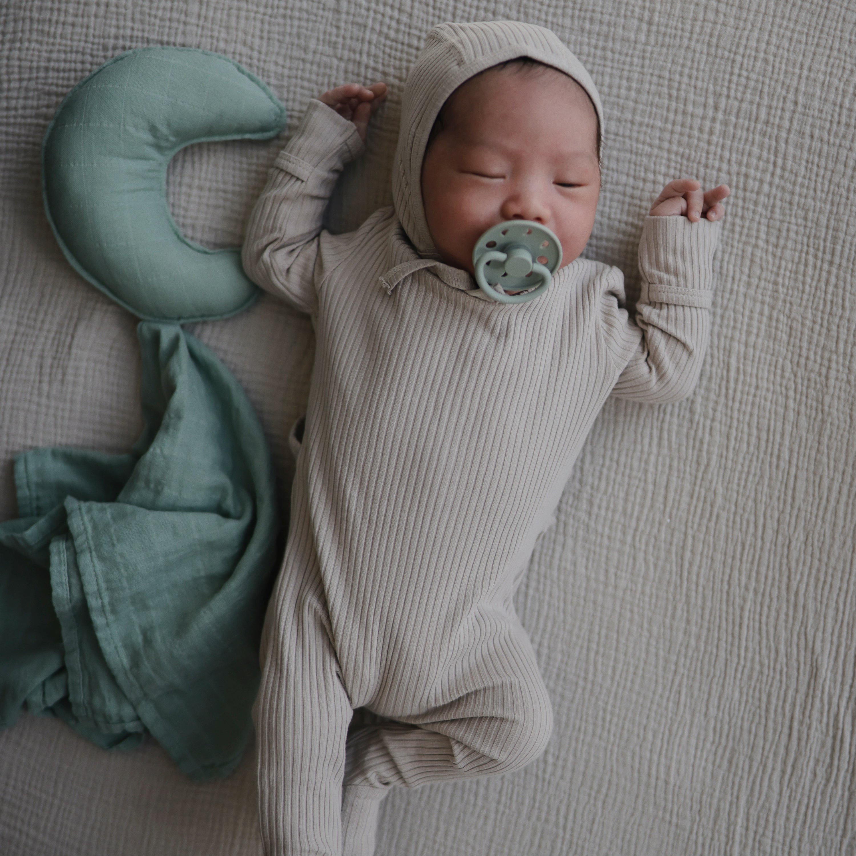 Image of Extra Soft Bassinet Muslin Crib Sheet