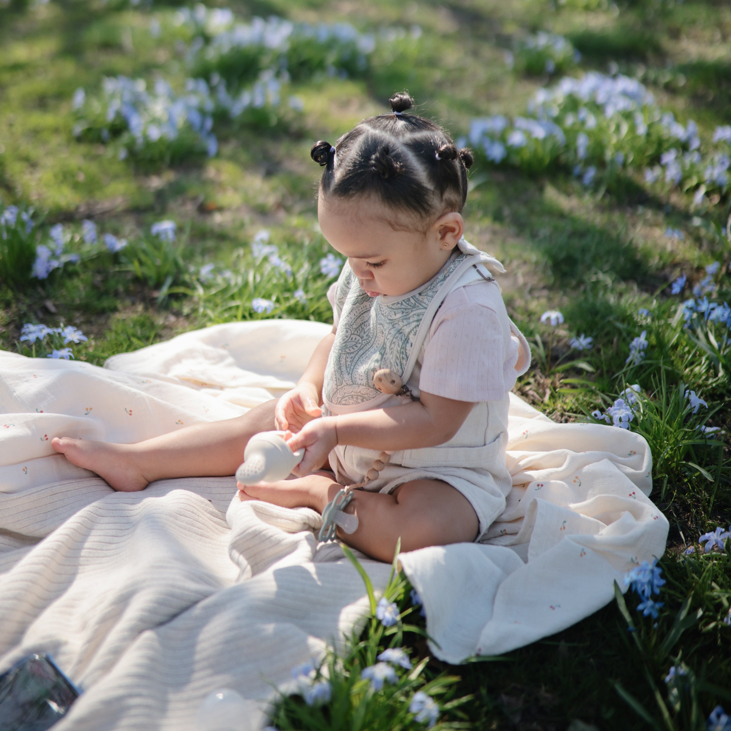 Image of FRIGG Butterfly Anatomical Silicone Pacifier 2-Pack (6-18 Months)