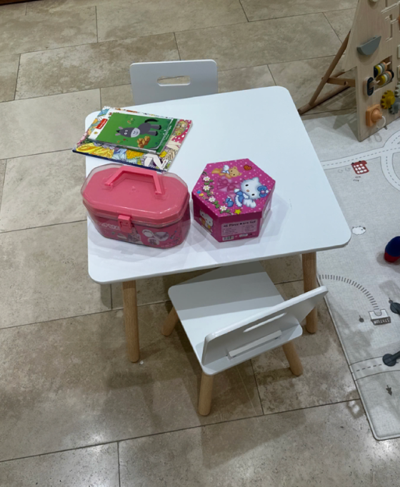 White Play table set