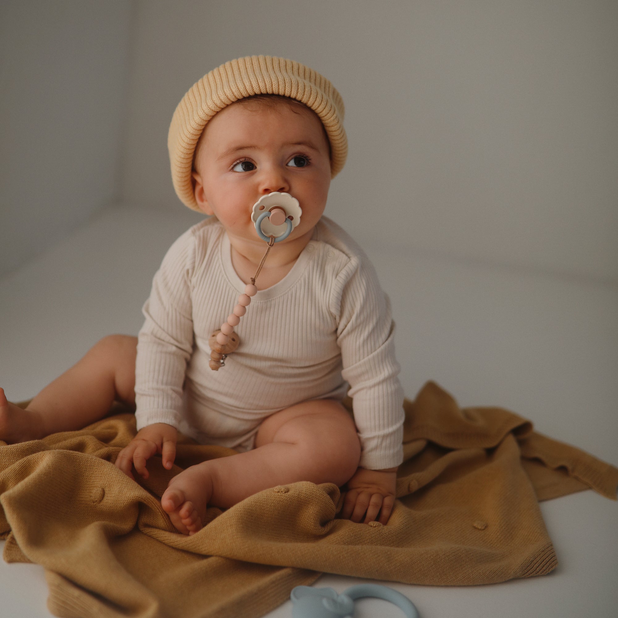 Image of FRIGG Daisy Natural Rubber Pacifier 2-Pack