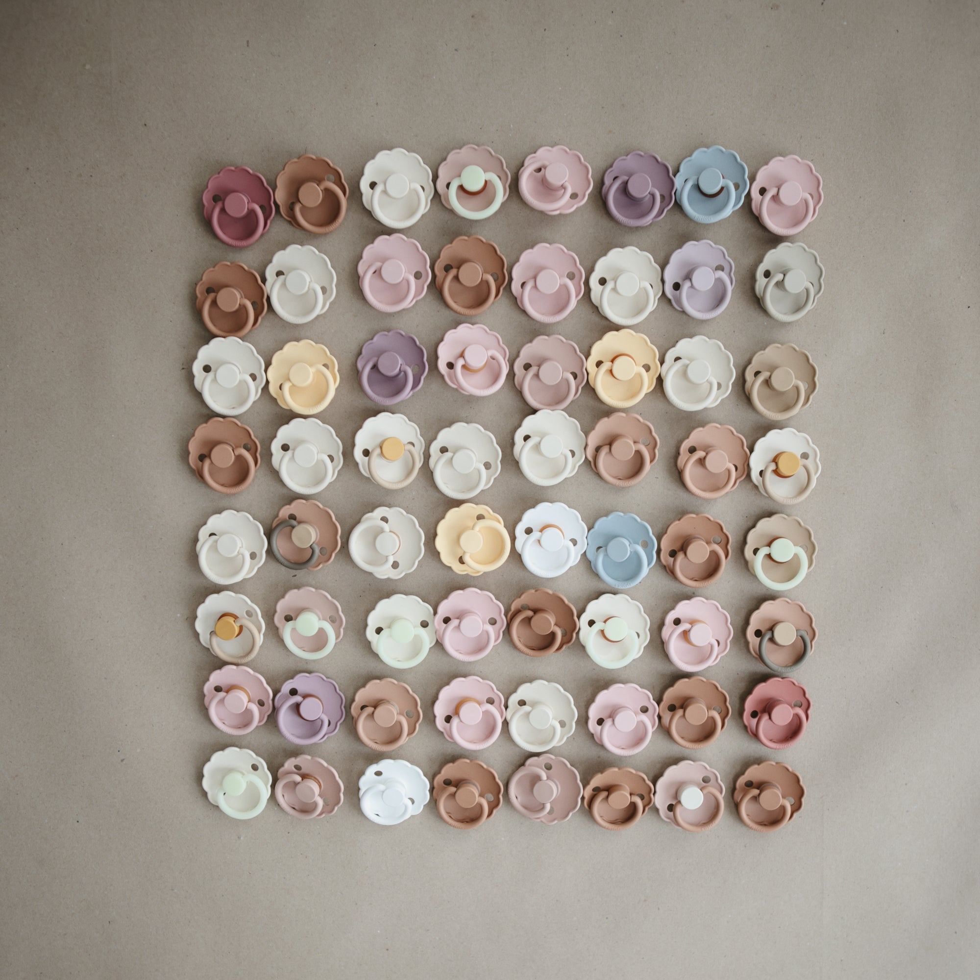 Image of FRIGG Daisy Natural Rubber Pacifier 2-Pack