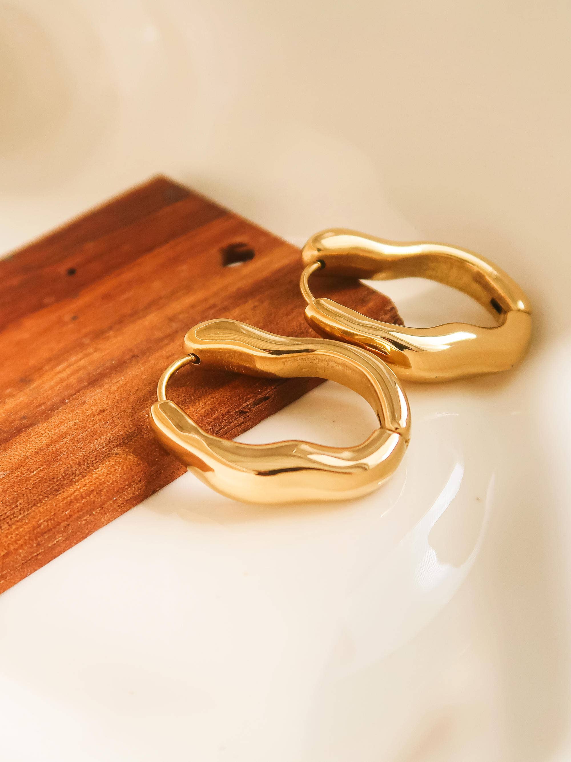 Flânerie by MAIQ - Darcy 18K Gold Non-Tarnish Oval Hoop Earring