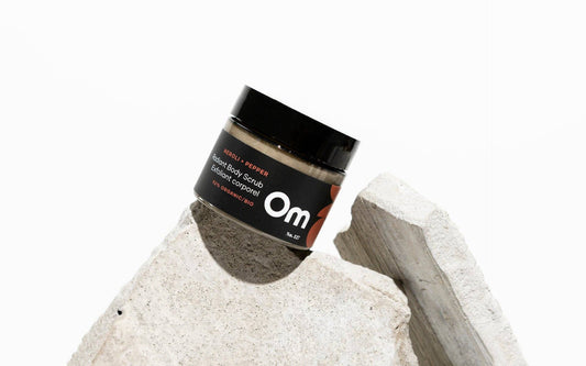 Om Organics Skincare - Mini Radiant Body Scrub: Neroli + Pepper - 65 g