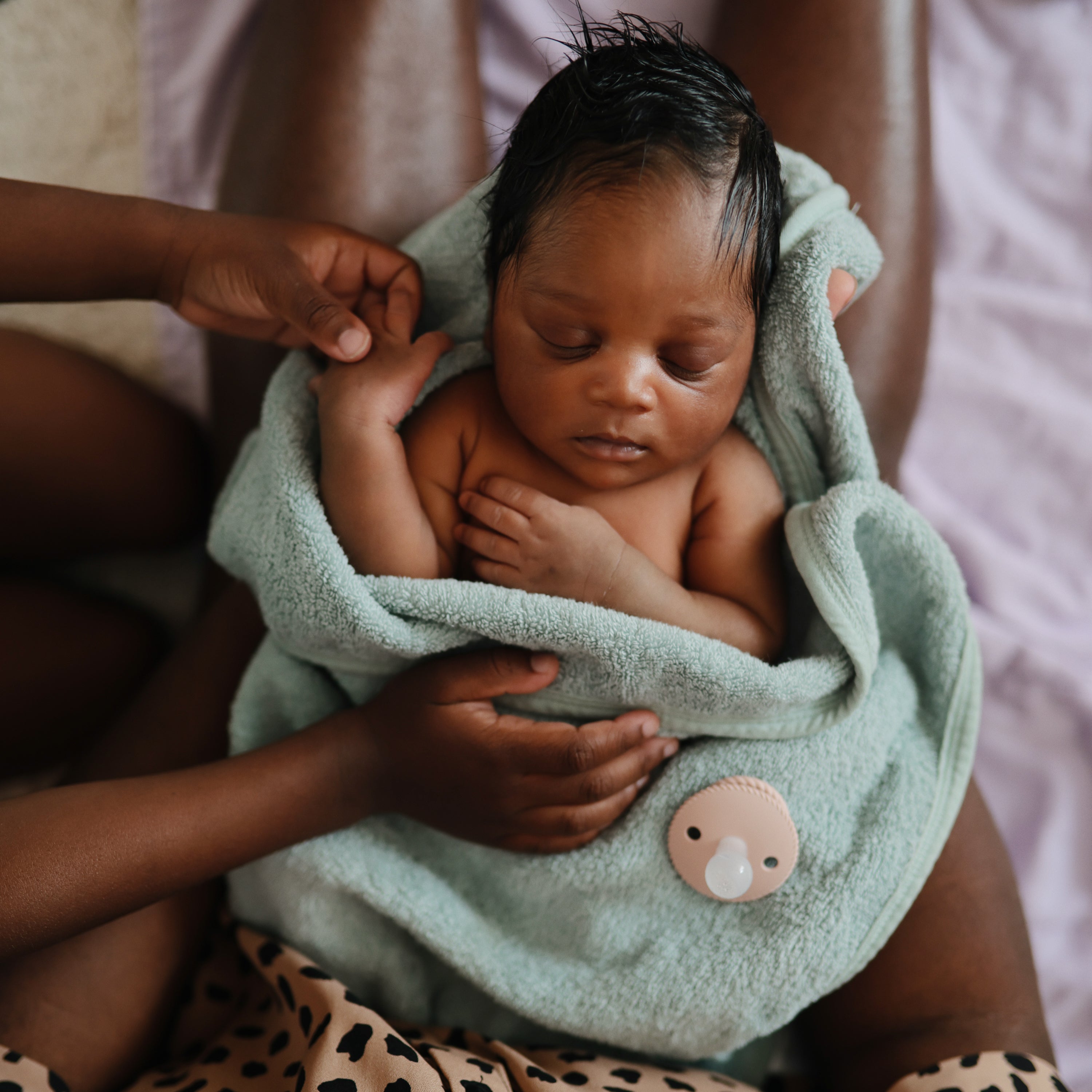 Image of FRIGG Rope/Daisy Silicone Pacifier (Sunflower/Fuchsia) 2-Pack (6-18 Months)