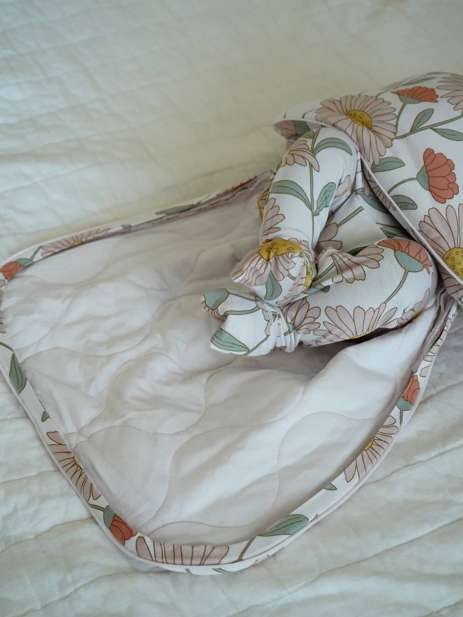 Image of gunamuna - SWADDLE