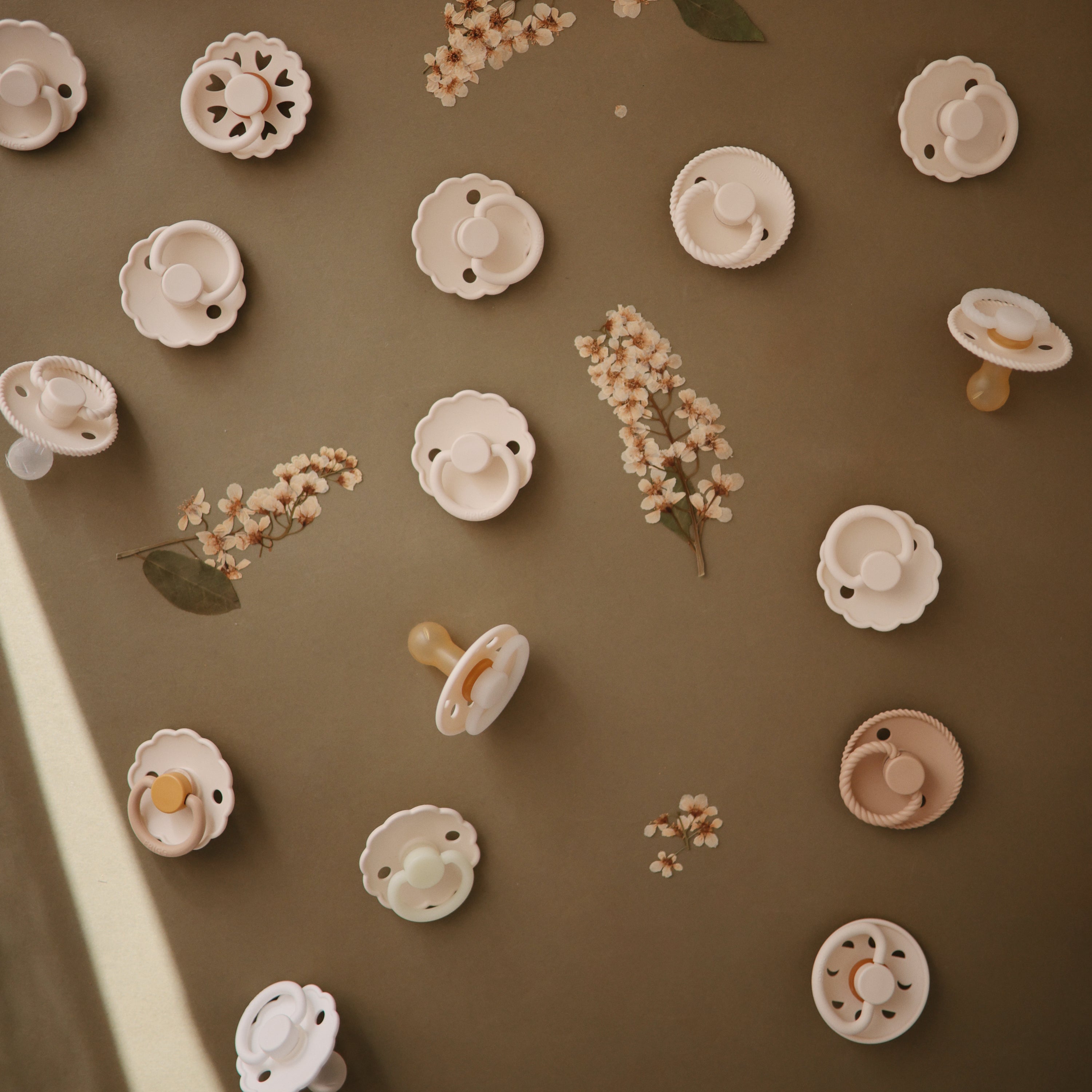 Image of FRIGG Moon Natural Rubber Pacifier 2-Pack