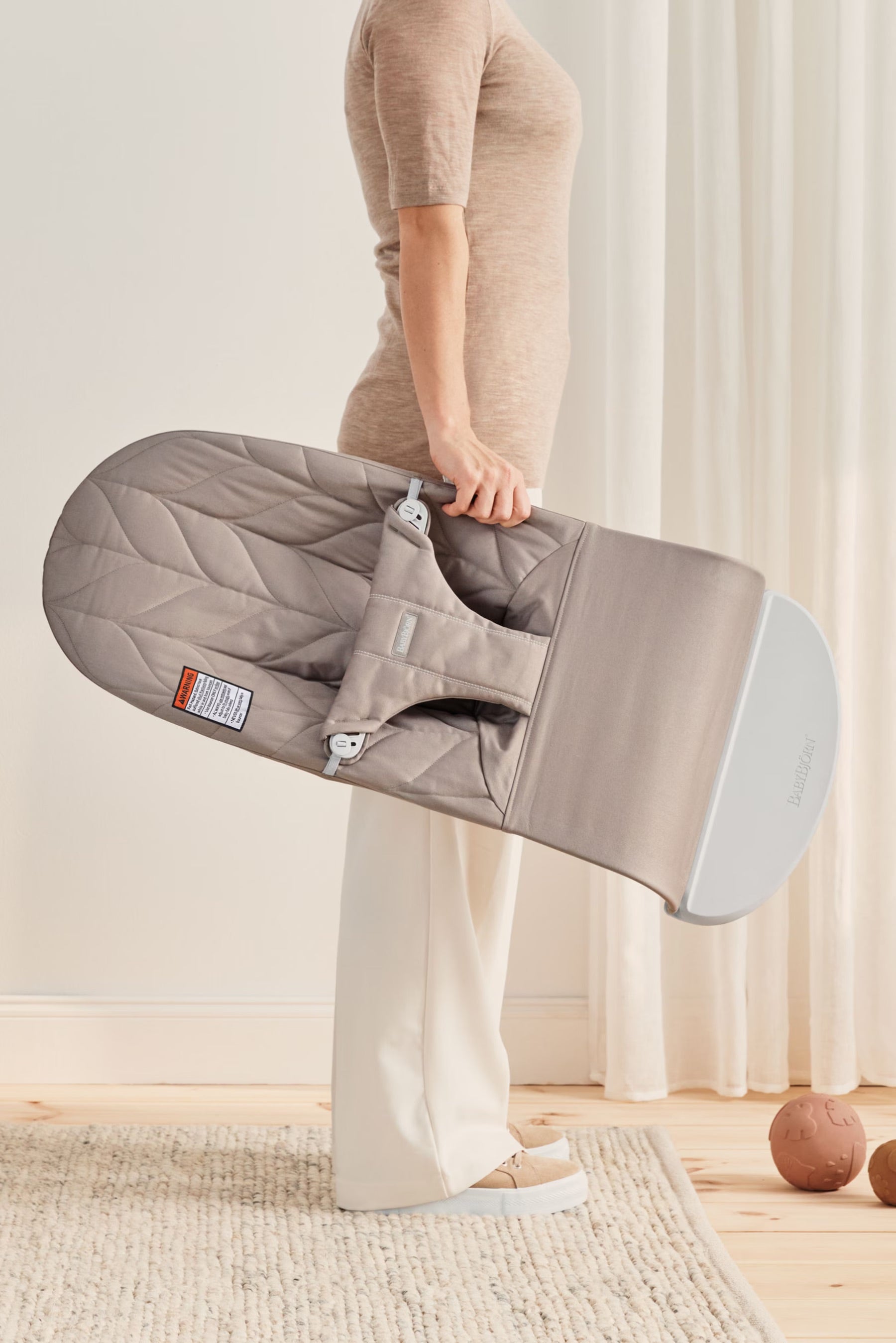 Image of Baby Bjorn Bouncer Bliss: Petal Quilt, Woven.