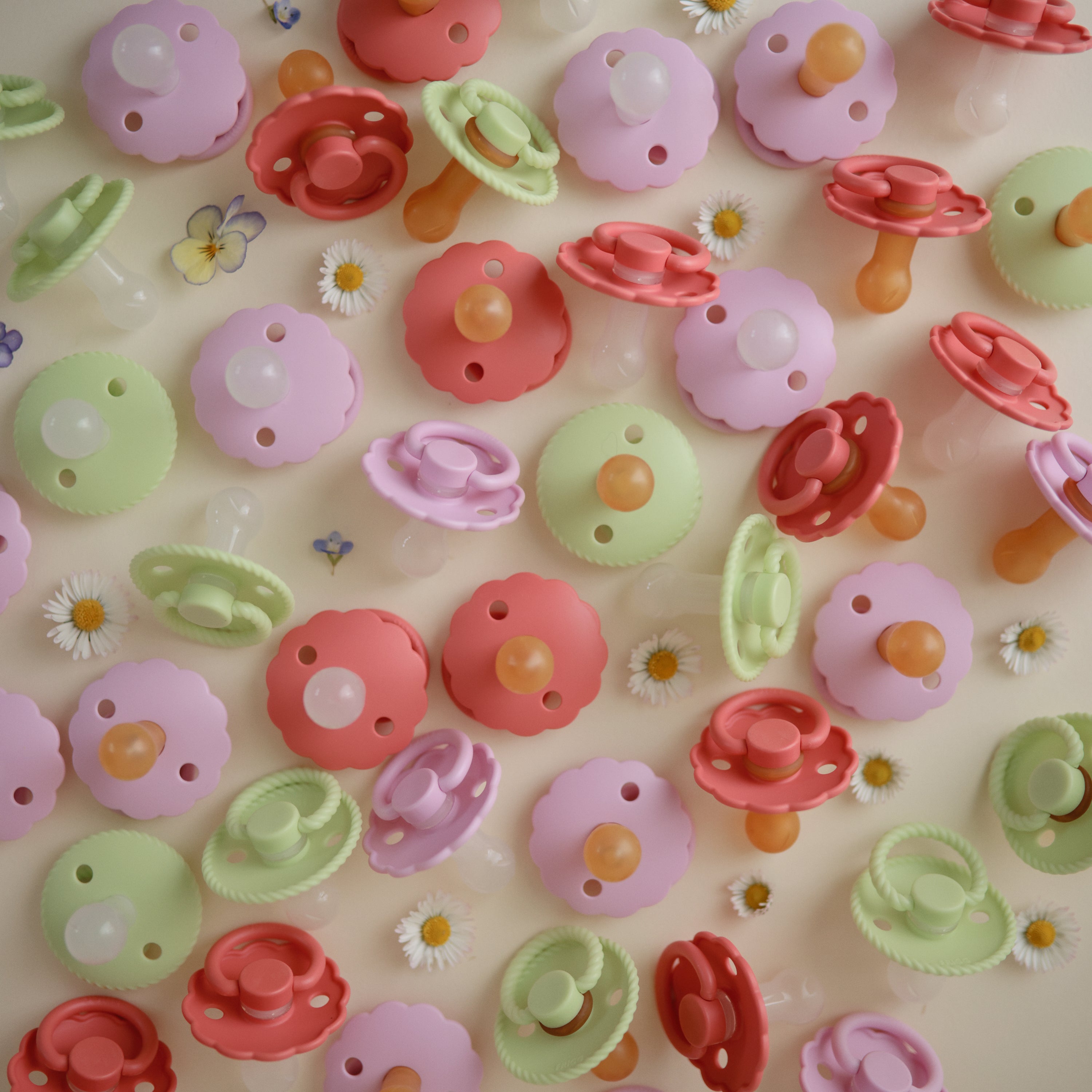 Image of FRIGG Daisy Natural Rubber Pacifier 2-Pack