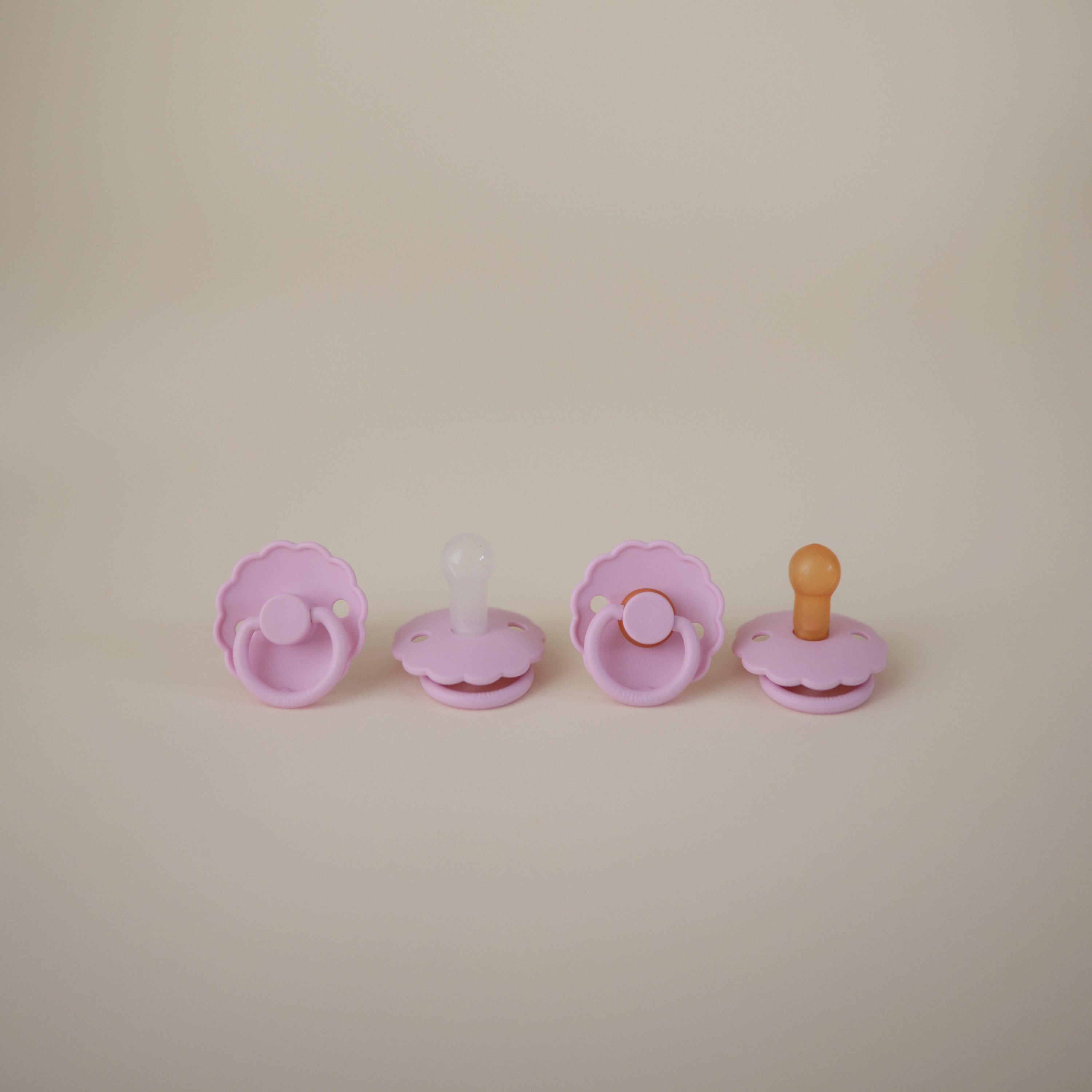 Image of FRIGG Daisy Natural Rubber Pacifier 2-Pack