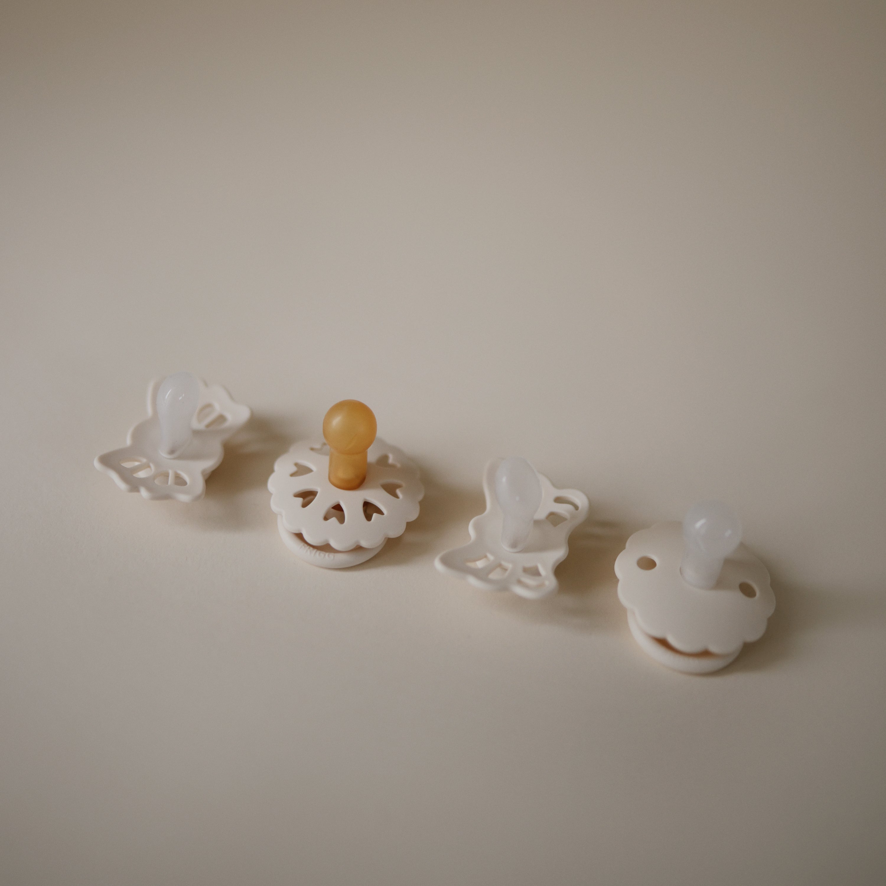 Image of FRIGG Baby's First Pacifier Floral Heart (Cream) 4-Pack