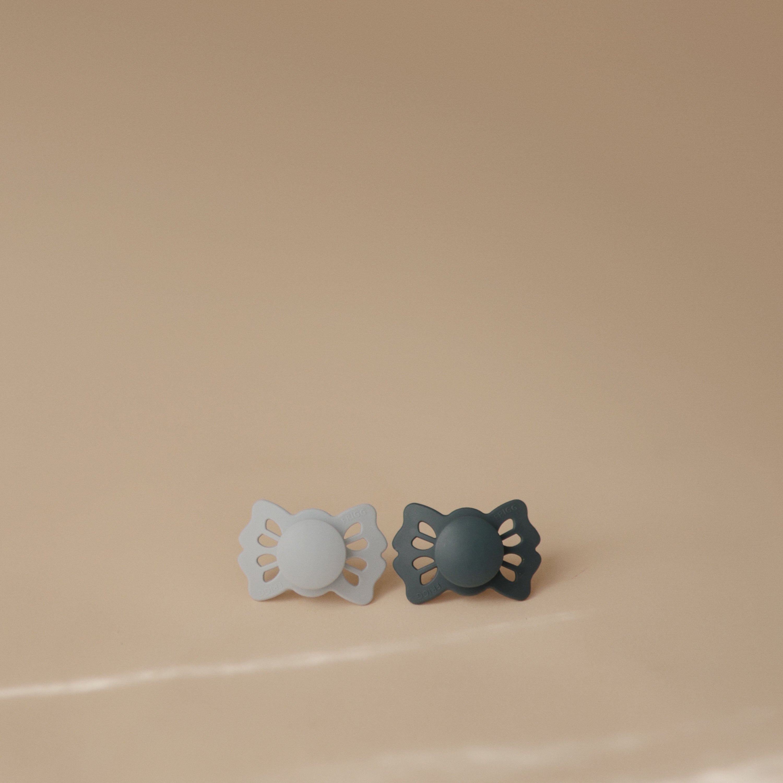 Image of FRIGG Lucky Symmetrical Silicone Pacifier 2-Pack (0-6 Months)