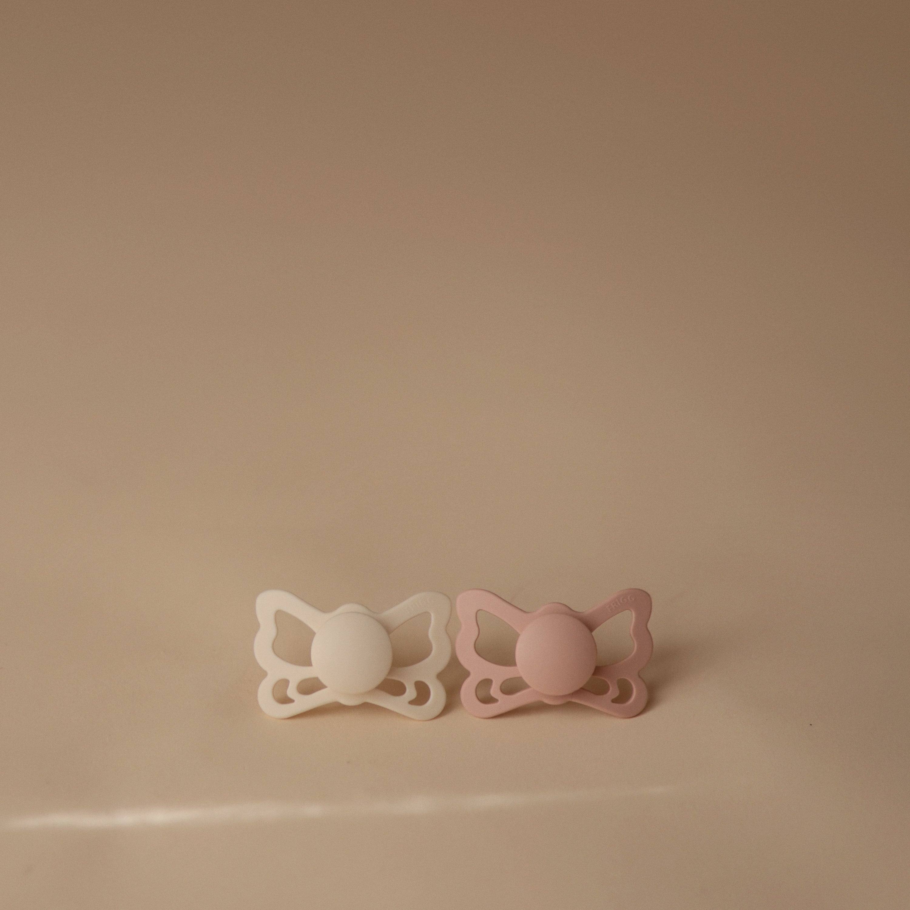 Image of FRIGG Butterfly Anatomical Silicone Pacifier 2-Pack (6-18 Months)