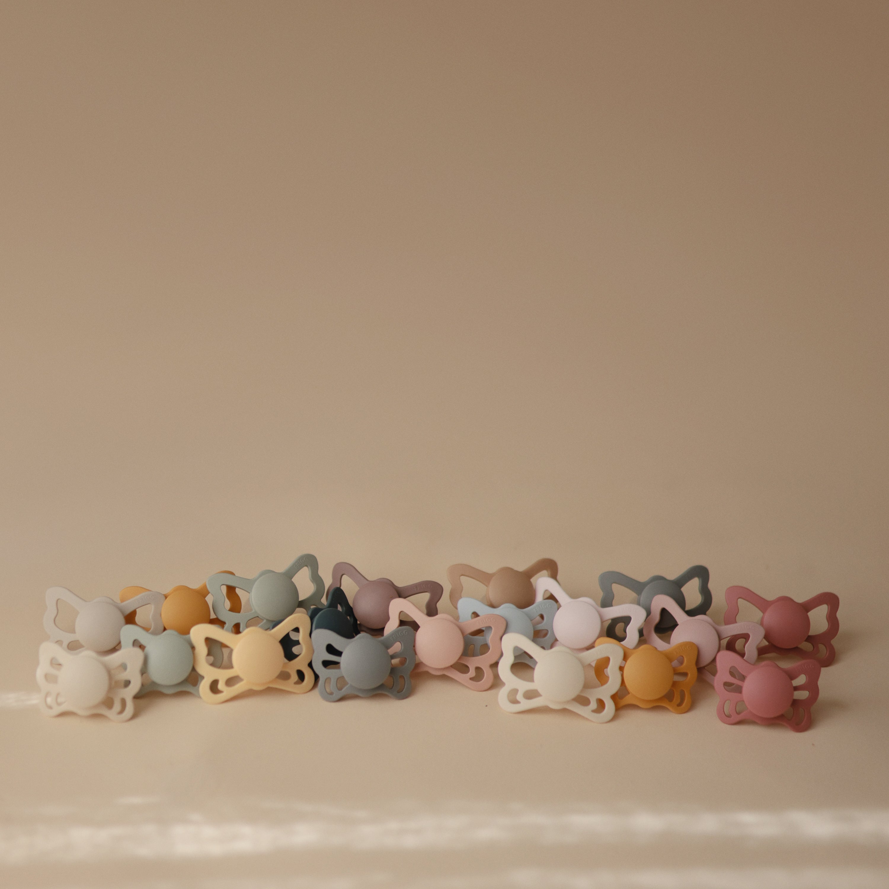 Image of FRIGG Butterfly Anatomical Silicone Pacifier 2-Pack (6-18 Months)