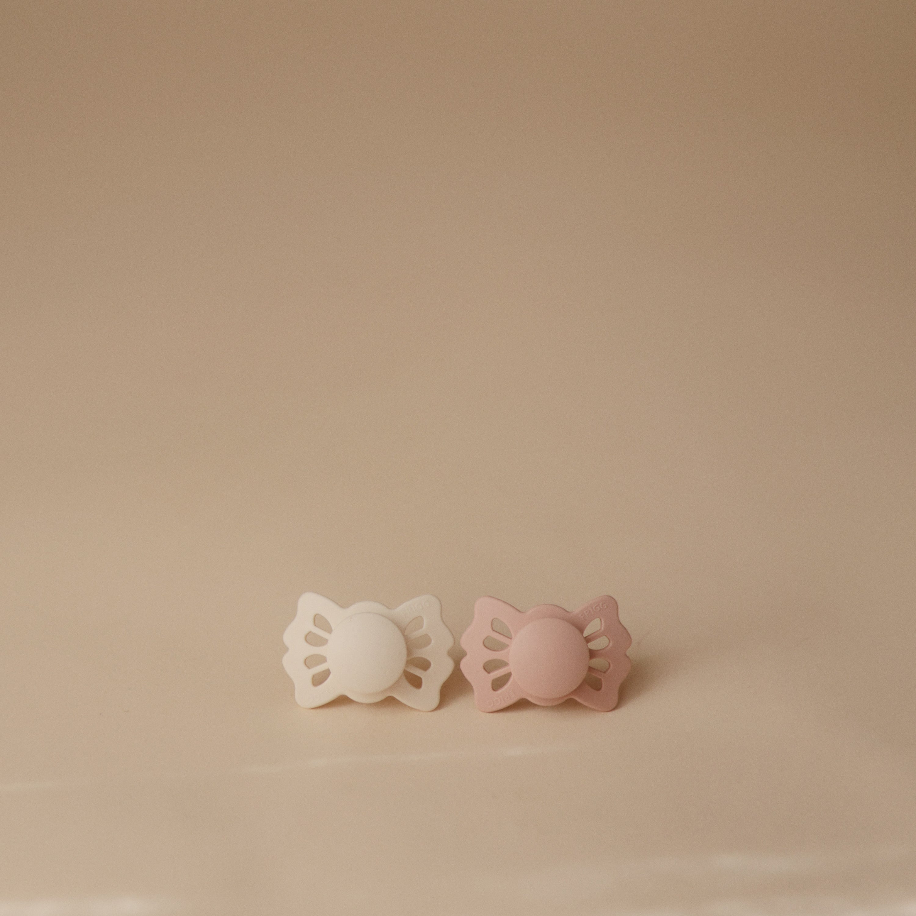 Image of FRIGG Lucky Symmetrical Silicone Pacifier 2-Pack (0-6 Months)