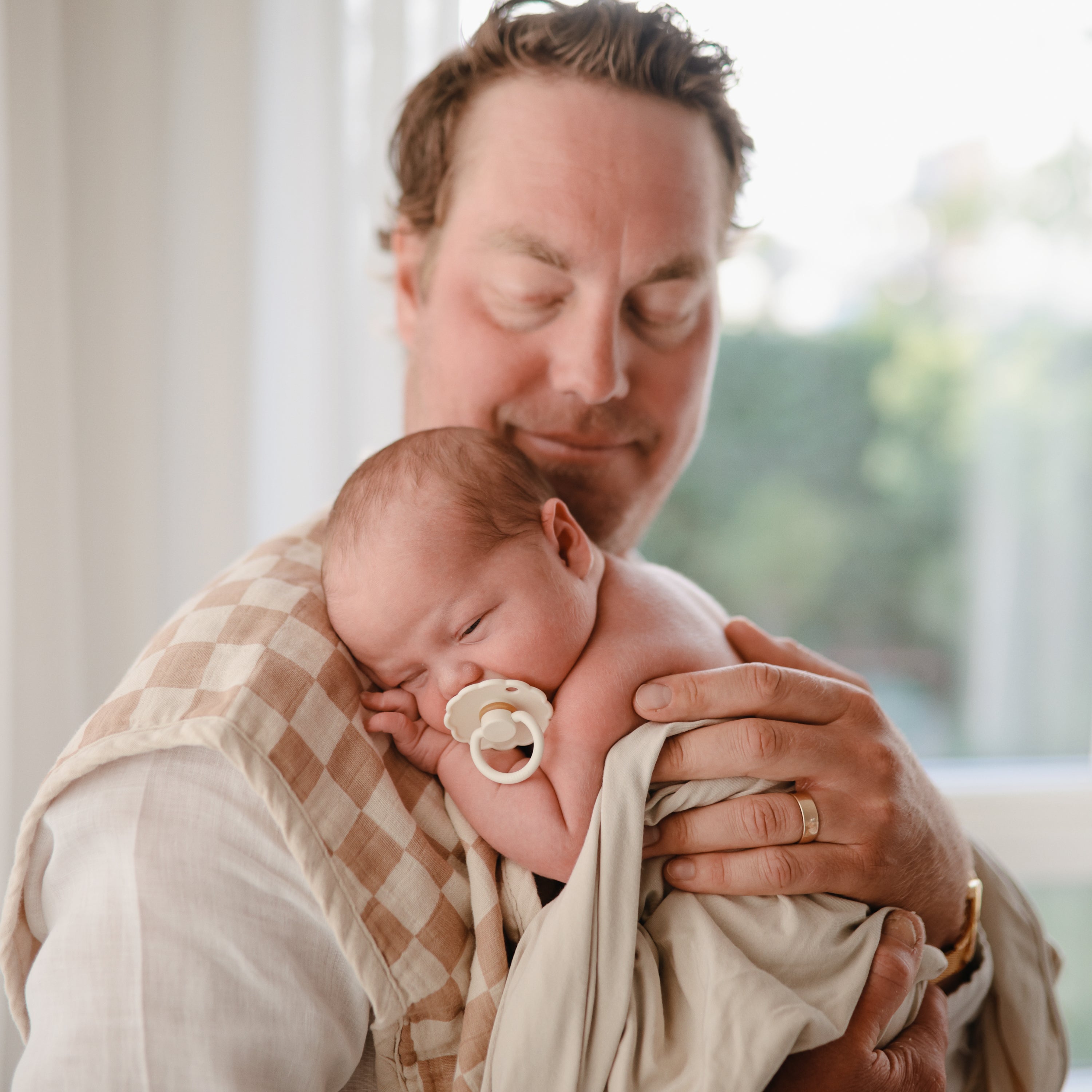 Image of FRIGG Daisy Natural Rubber Pacifier 2-Pack