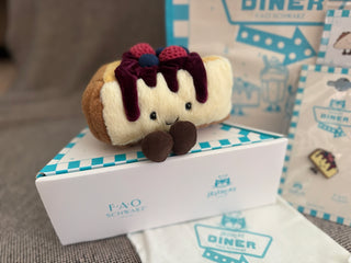 Jellycat Diner Cheesecake Set – EMILIA GEORGE® Jellycat Diner Cheesecake Set – EMILIA GEORGE®