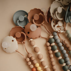 Image of Silicone Pacifier Clip | Luna