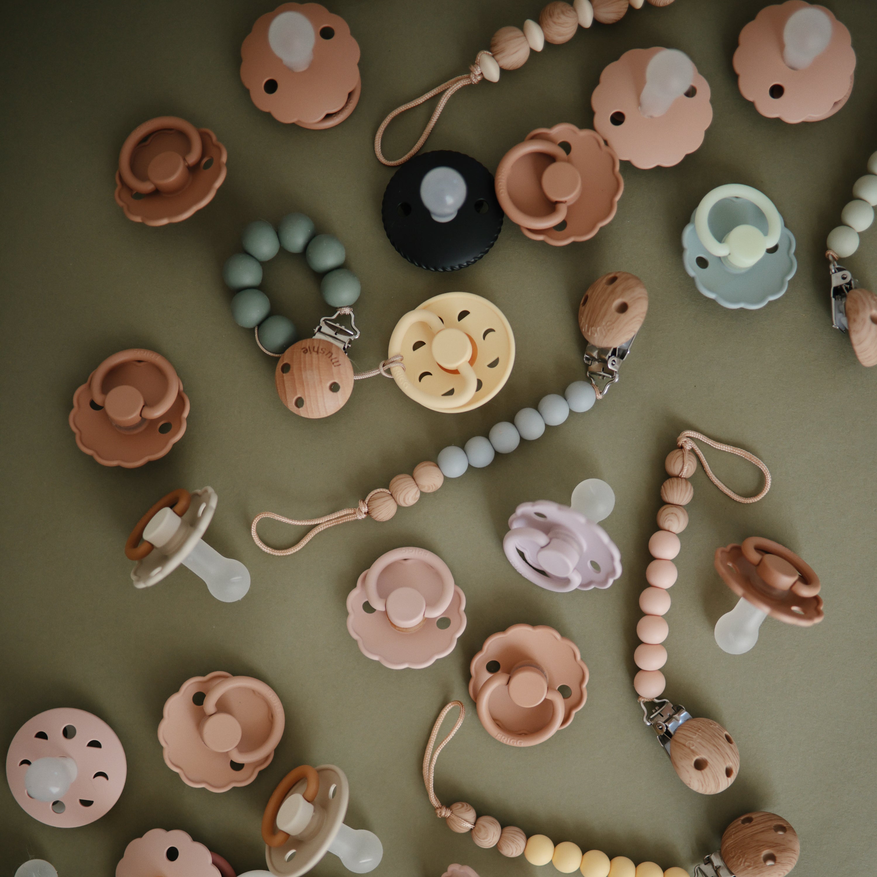 Image of FRIGG Daisy Night Silicone Pacifier 2-Pack