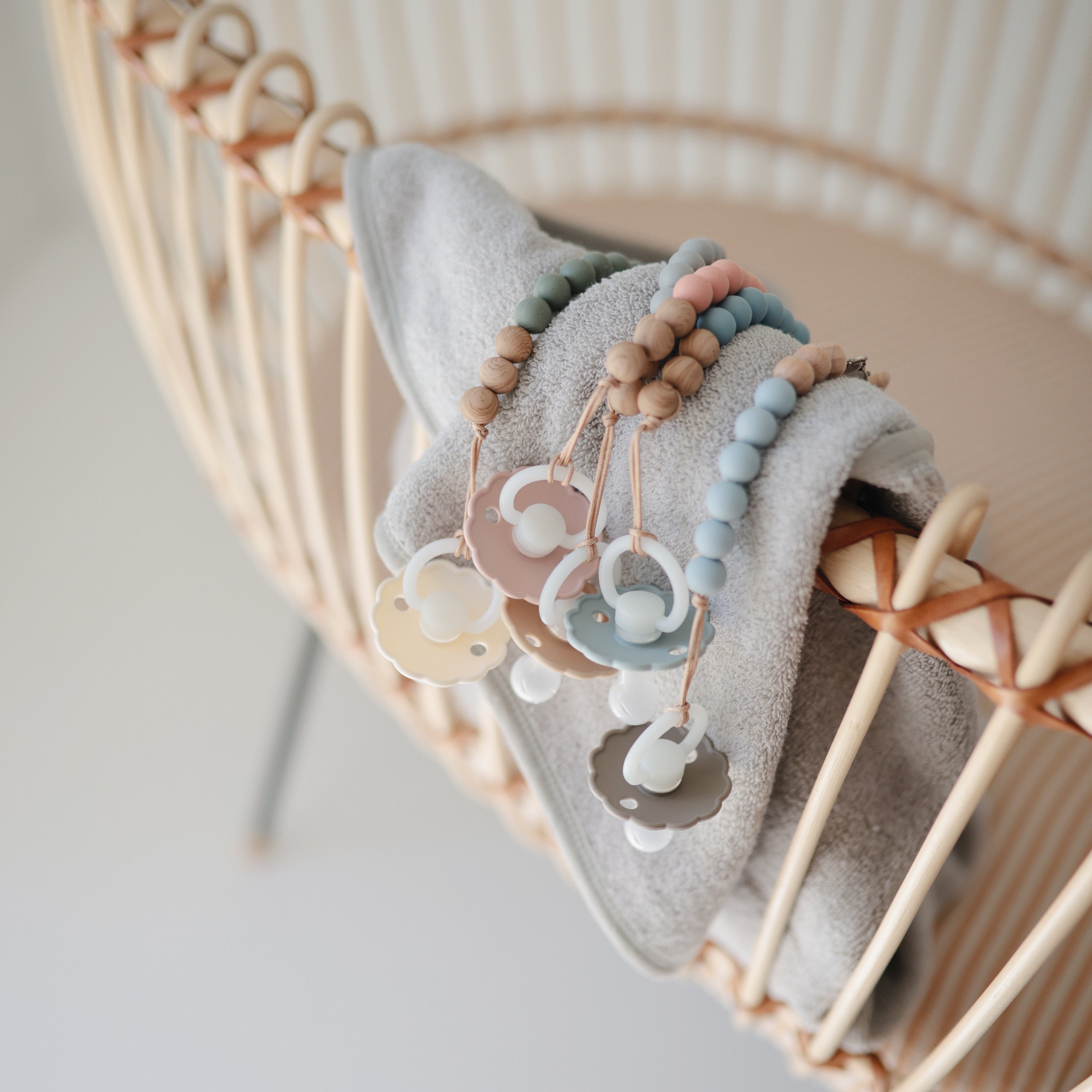 Image of Silicone Pacifier Clip | Eva