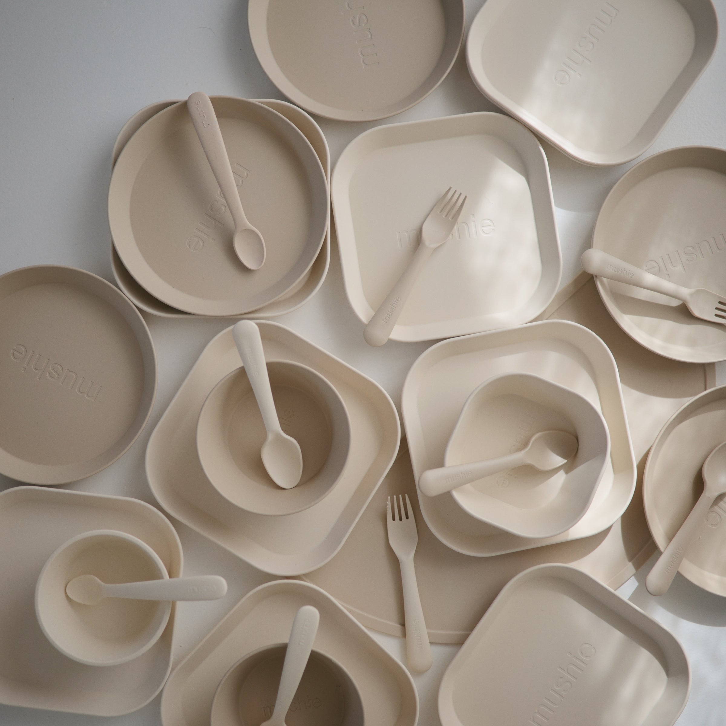 Image of Round Dinnerware Plates, Set of 2